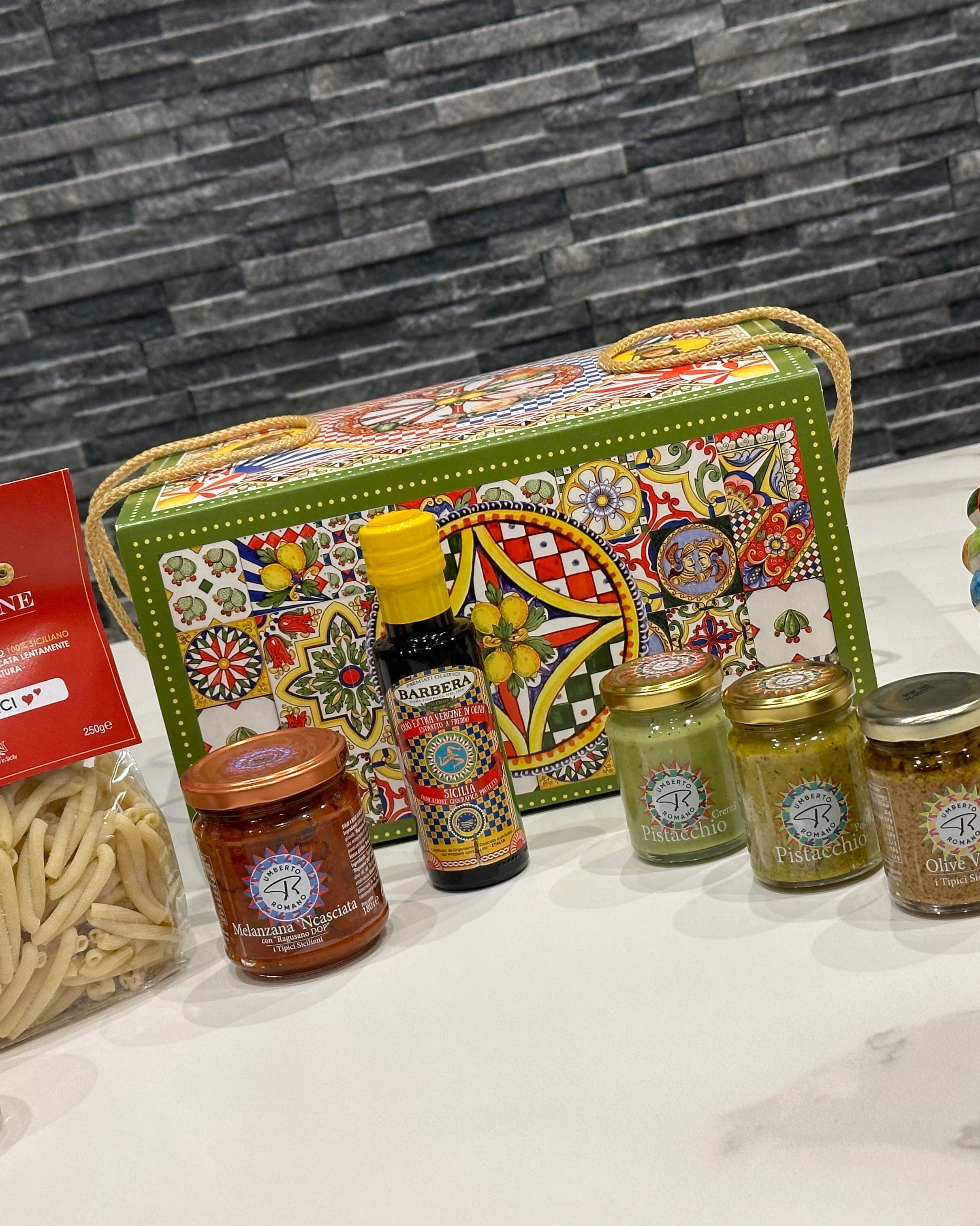 Cofanetto ’Sicily Box’ - Pigna Multicolor H.15cm + Prodotti Tipici Siciliani - BOX PRODOTTI TIPICI