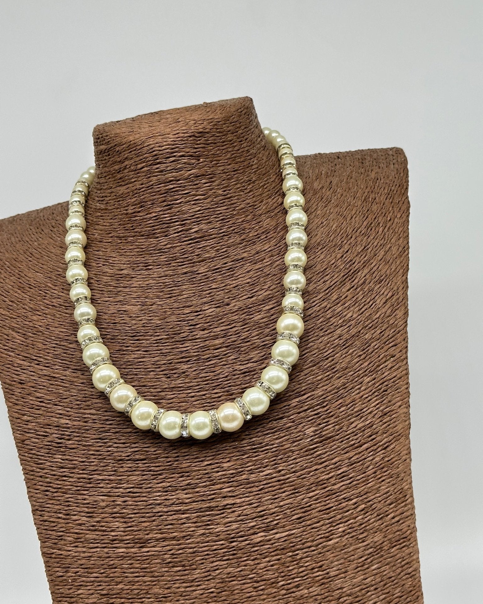 Collana Artigianale Perle Bianche e Brillantini - DD CERAMICHE SICILIANE