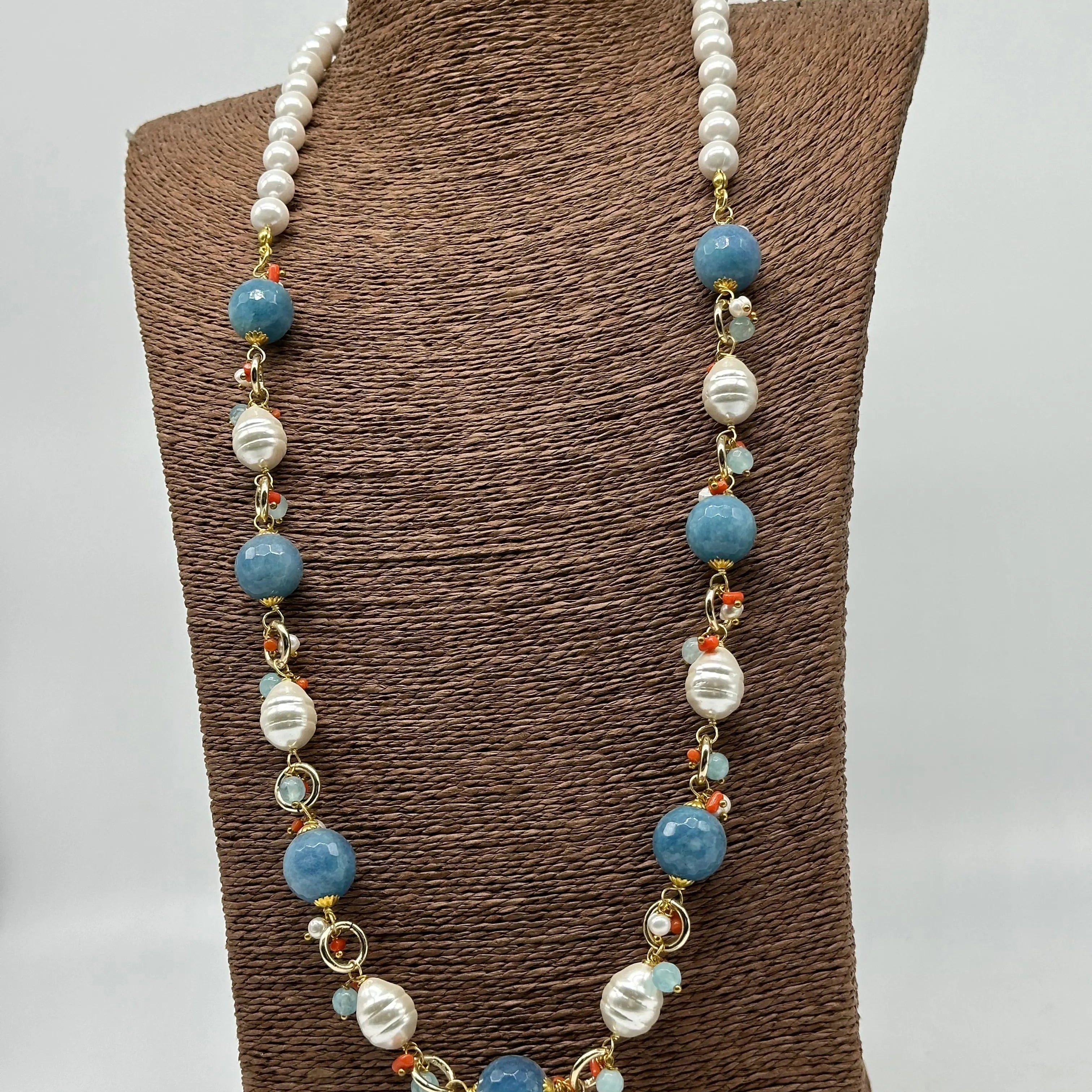 Collana Artigianale Pietre Azzurre, Corallo e Perle bianche V.1 DD CERAMICHE SICILIANE