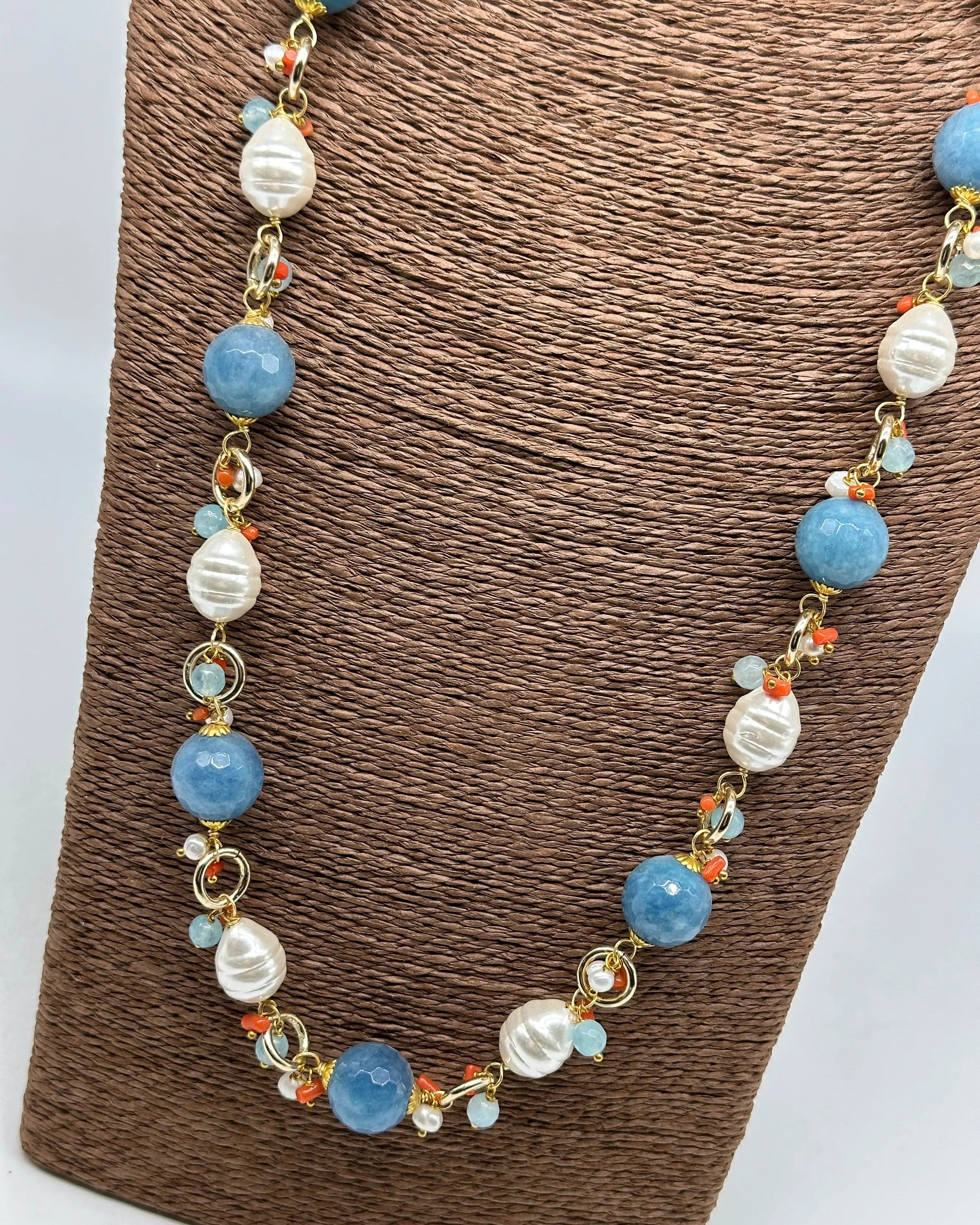 Collana Artigianale Pietre Azzurre, Corallo e Perle bianche V.1 DD CERAMICHE SICILIANE