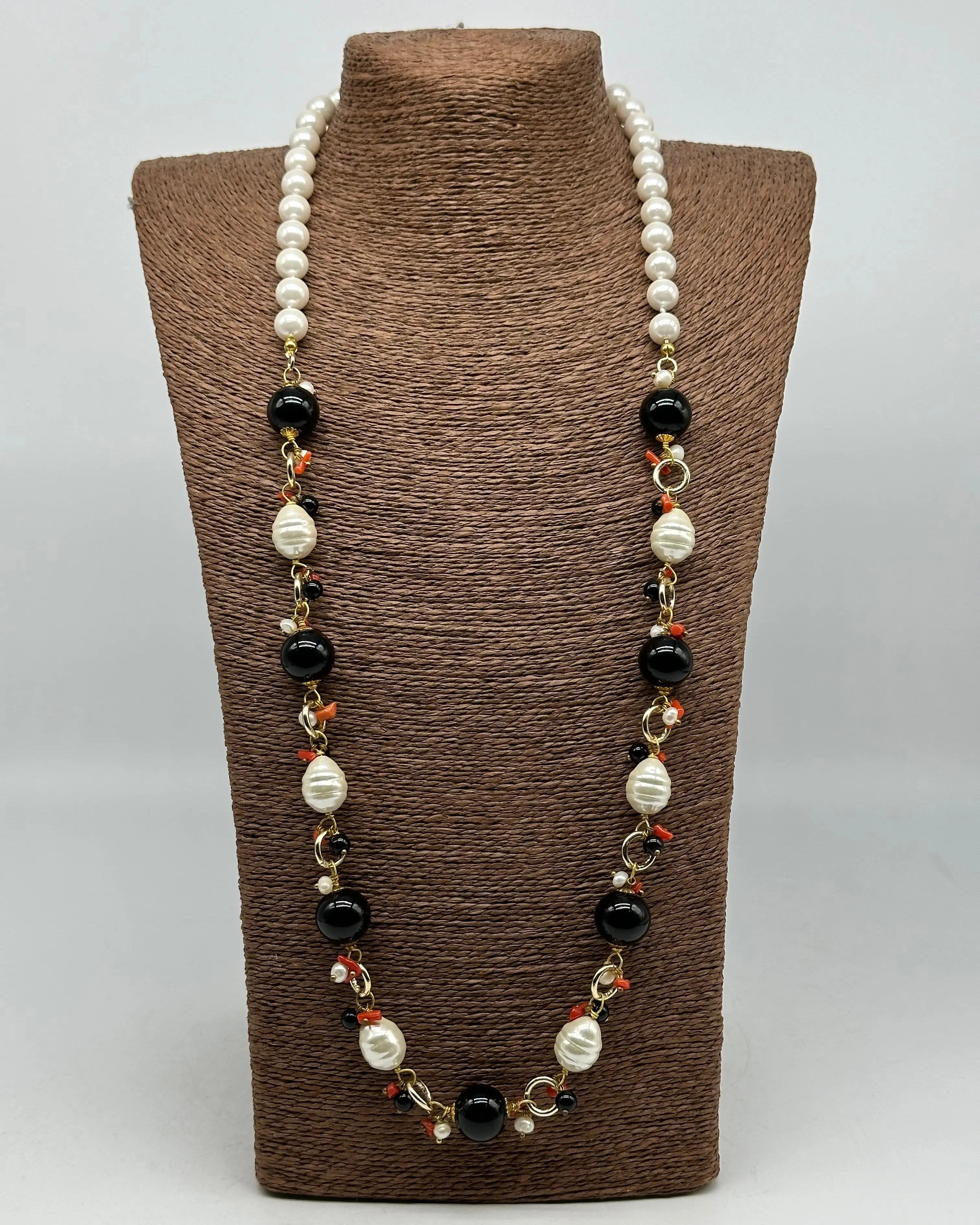 Collana Artigianale Pietre Nero, Corallo e Perle bianche DD CERAMICHE SICILIANE