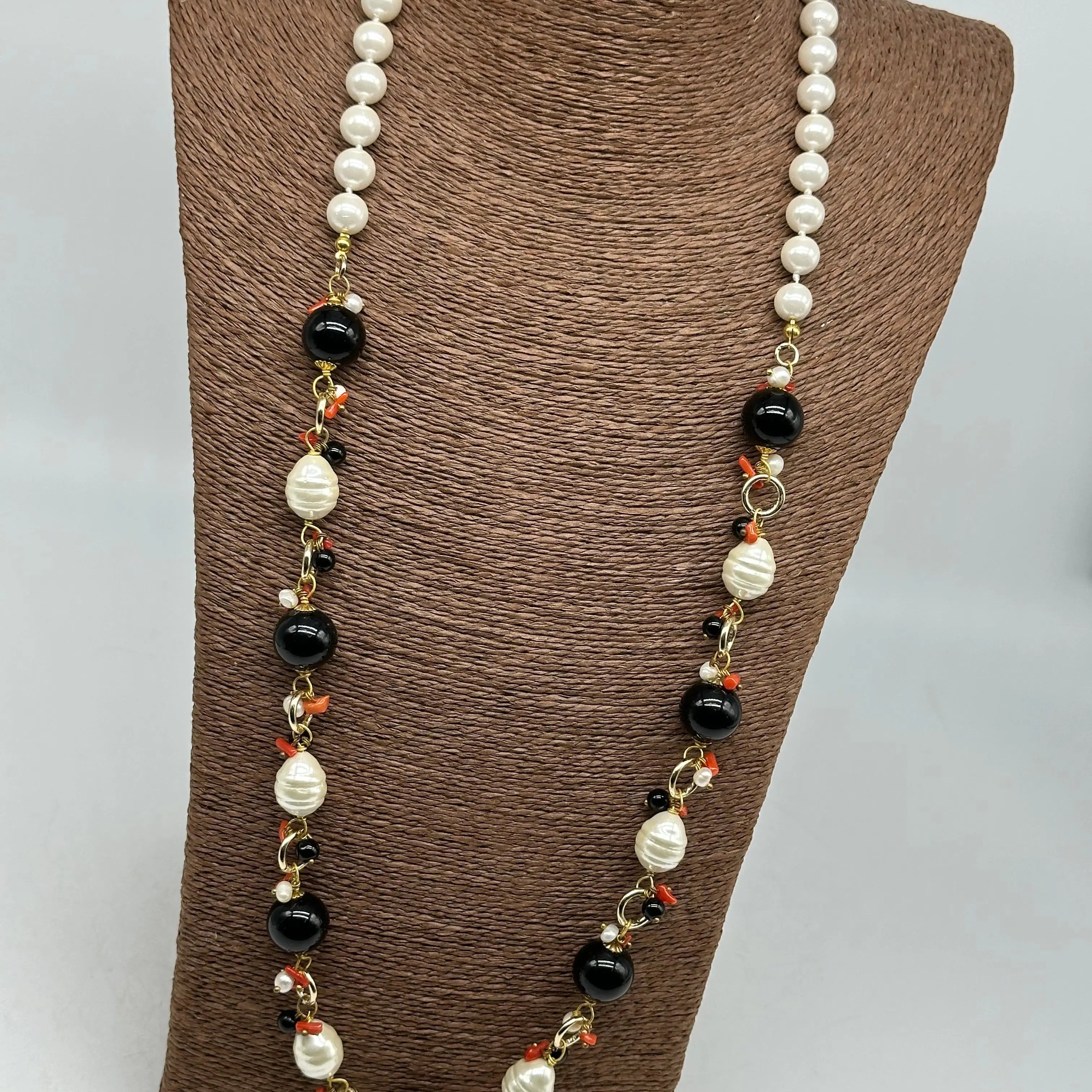 Collana Artigianale Pietre Nero, Corallo e Perle bianche DD CERAMICHE SICILIANE