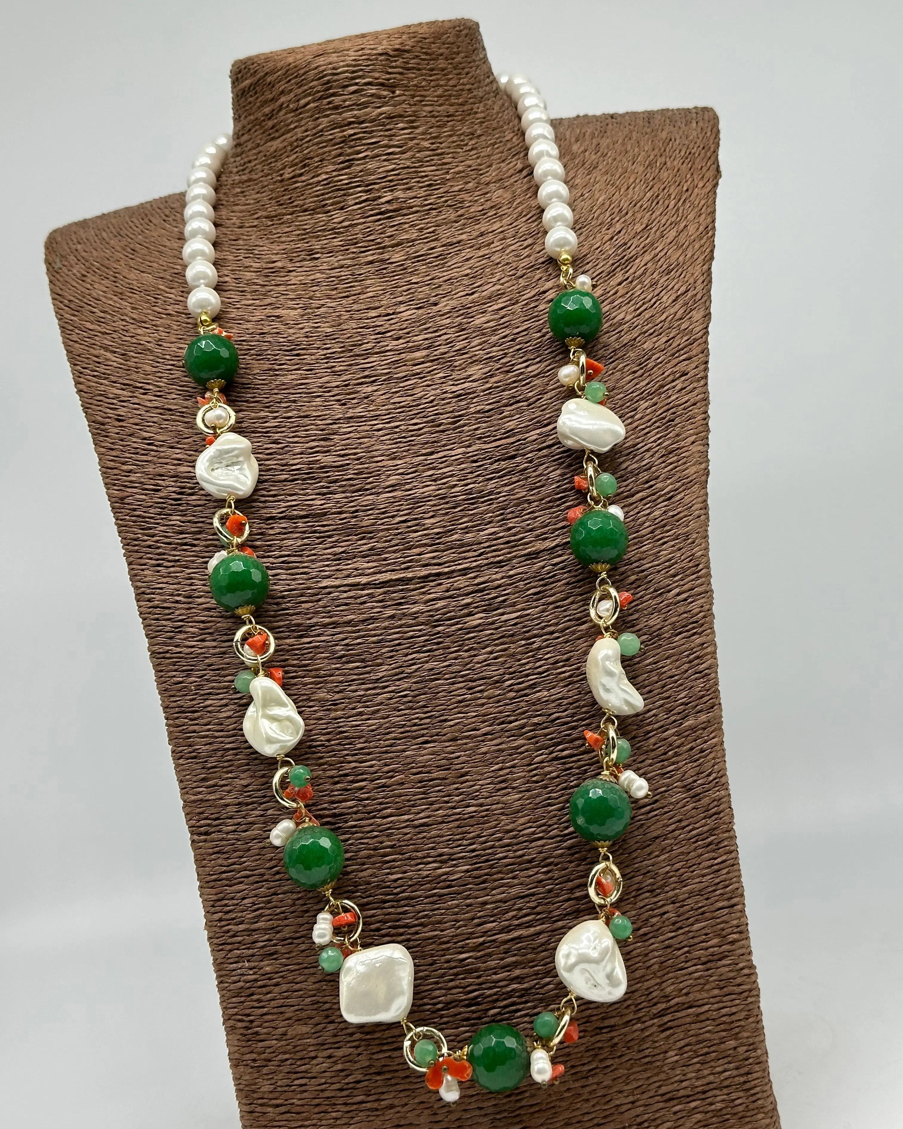Collana Artigianale Pietre Verde, Corallo e Perle bianche DD CERAMICHE SICILIANE