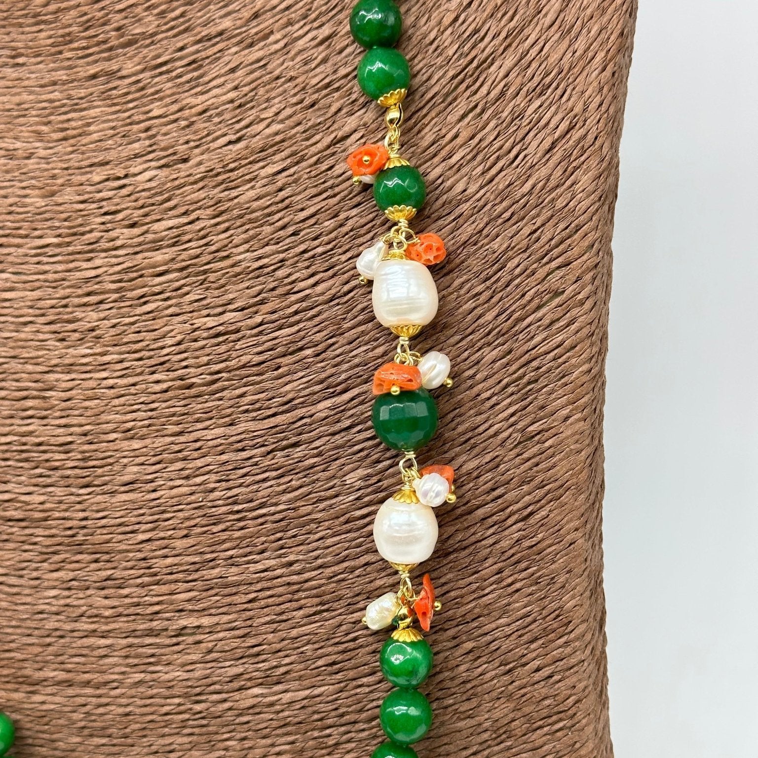 Collana Artigianale Pietre Verde, Corallo e Perle bianche - DD CERAMICHE SICILIANE