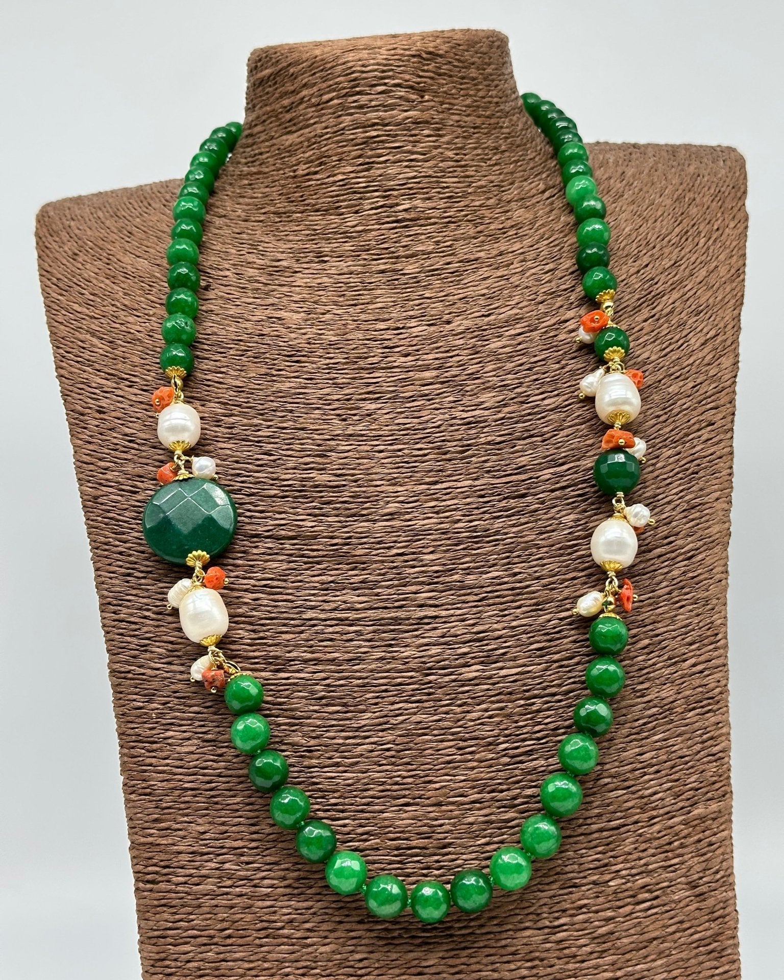 Collana Artigianale Pietre Verde, Corallo e Perle bianche - DD CERAMICHE SICILIANE