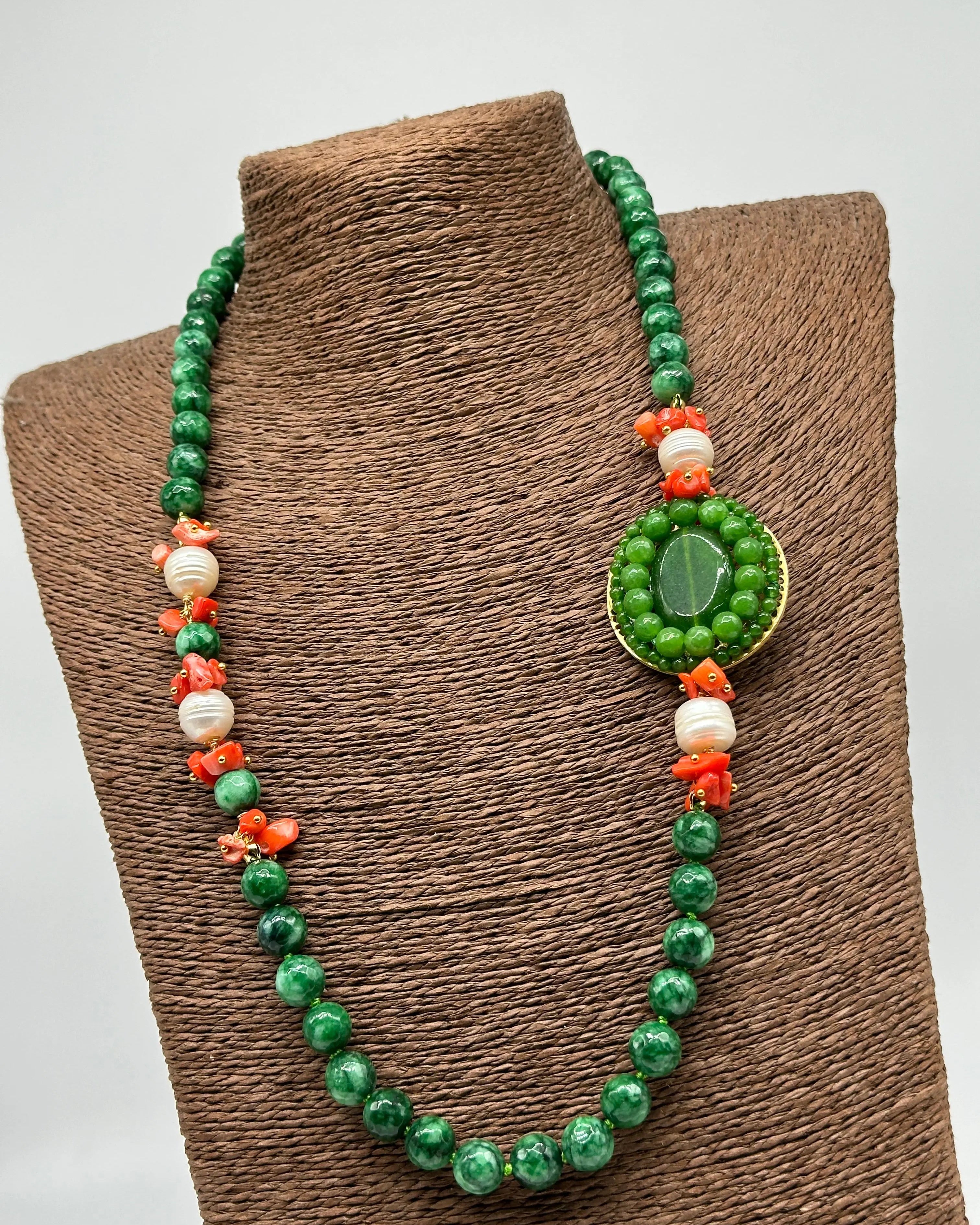 Collana Artigianale Pietre Verde, Corallo e Perle bianche V.2 DD CERAMICHE SICILIANE
