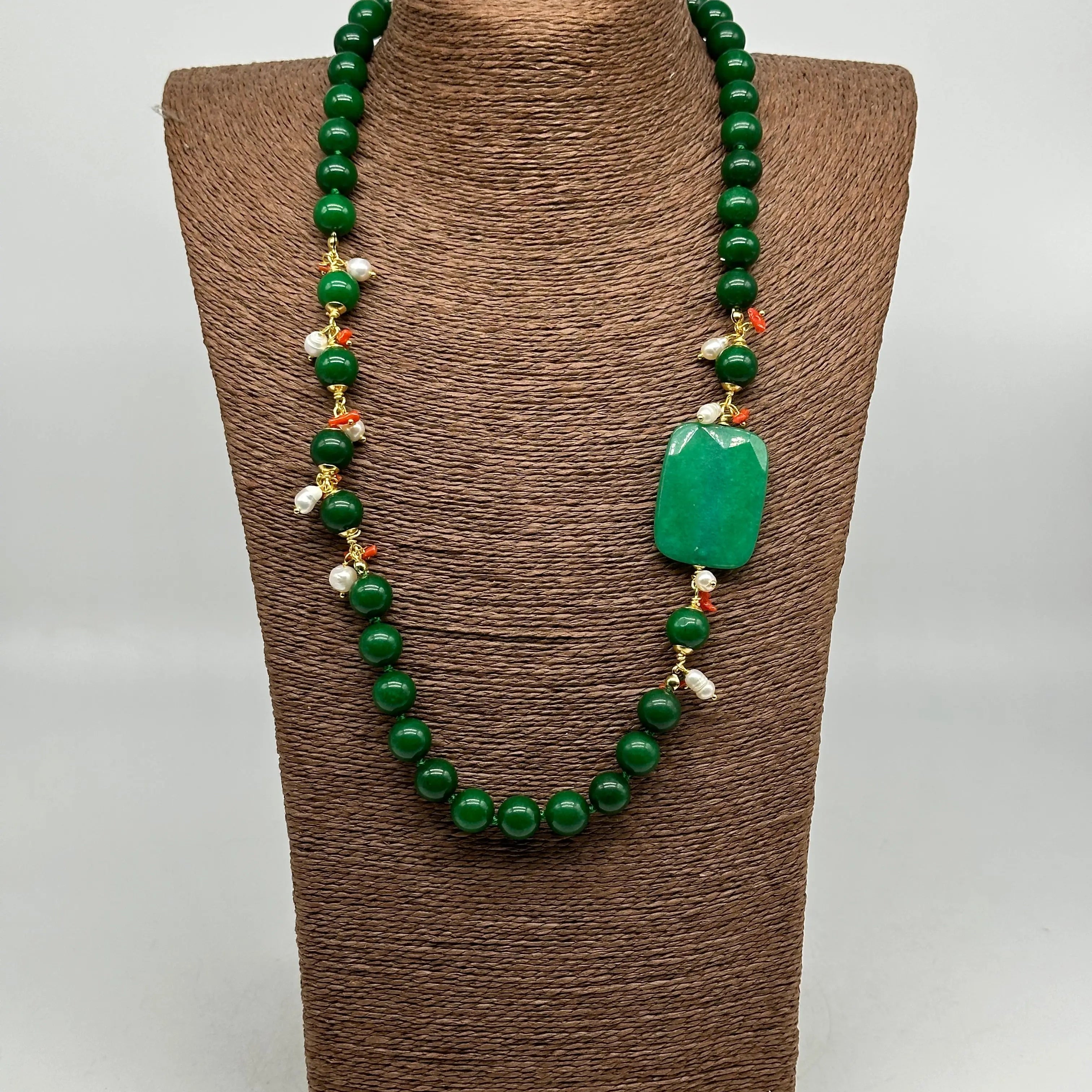 Collana Artigianale Pietre Verde, Corallo e Perle bianche V.3 DD CERAMICHE SICILIANE