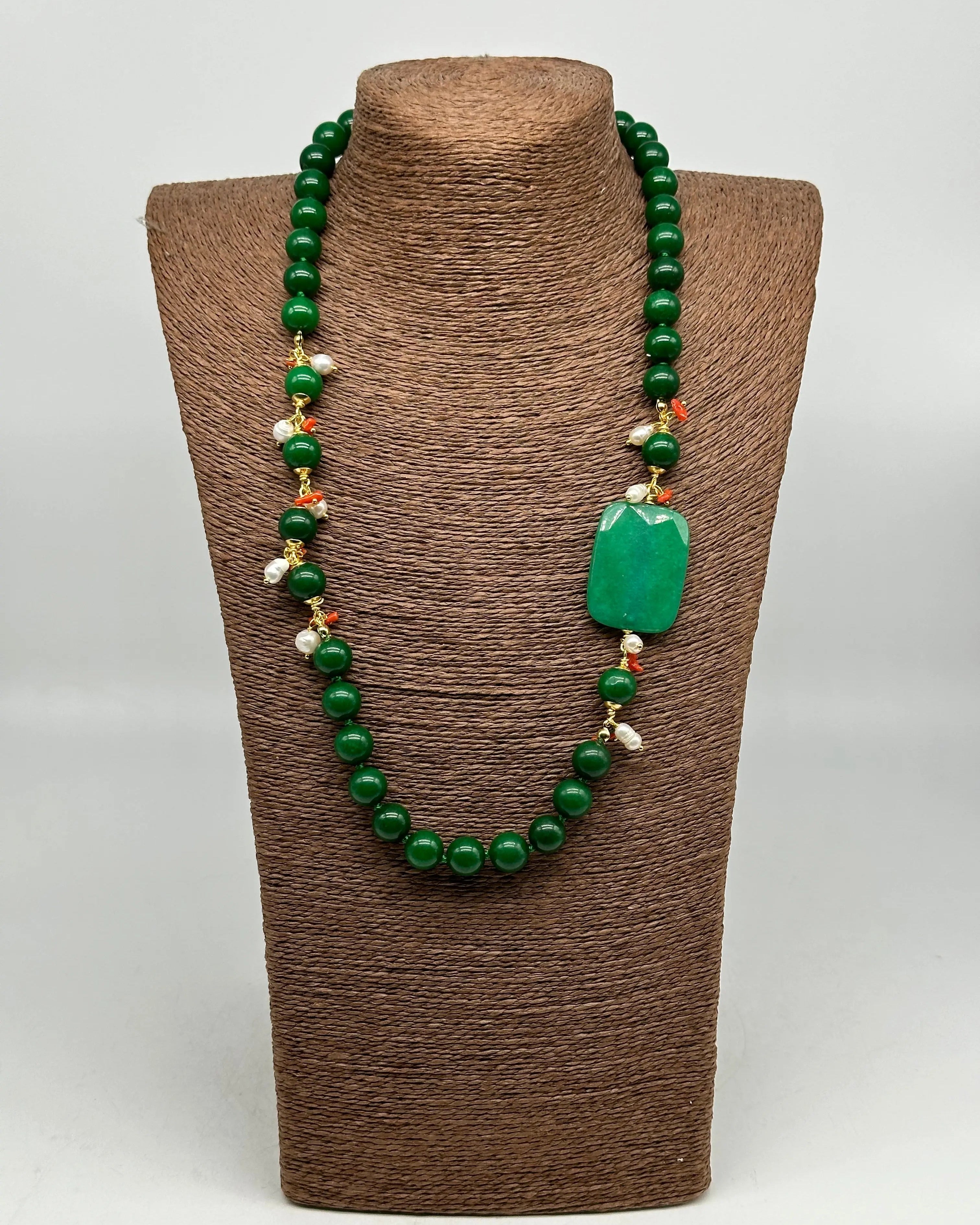 Collana Artigianale Pietre Verde, Corallo e Perle bianche V.3 DD CERAMICHE SICILIANE