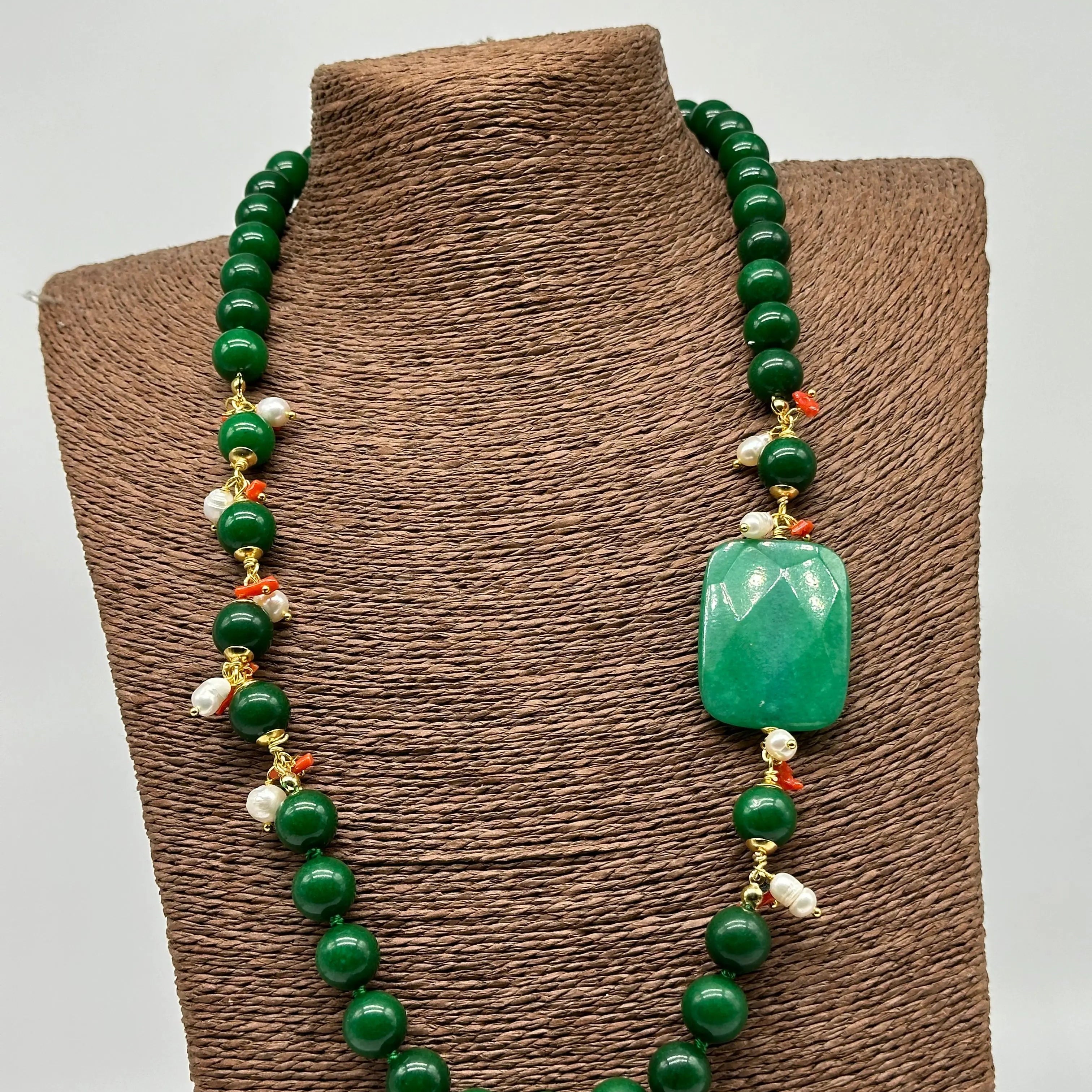 Collana Artigianale Pietre Verde, Corallo e Perle bianche V.3 DD CERAMICHE SICILIANE