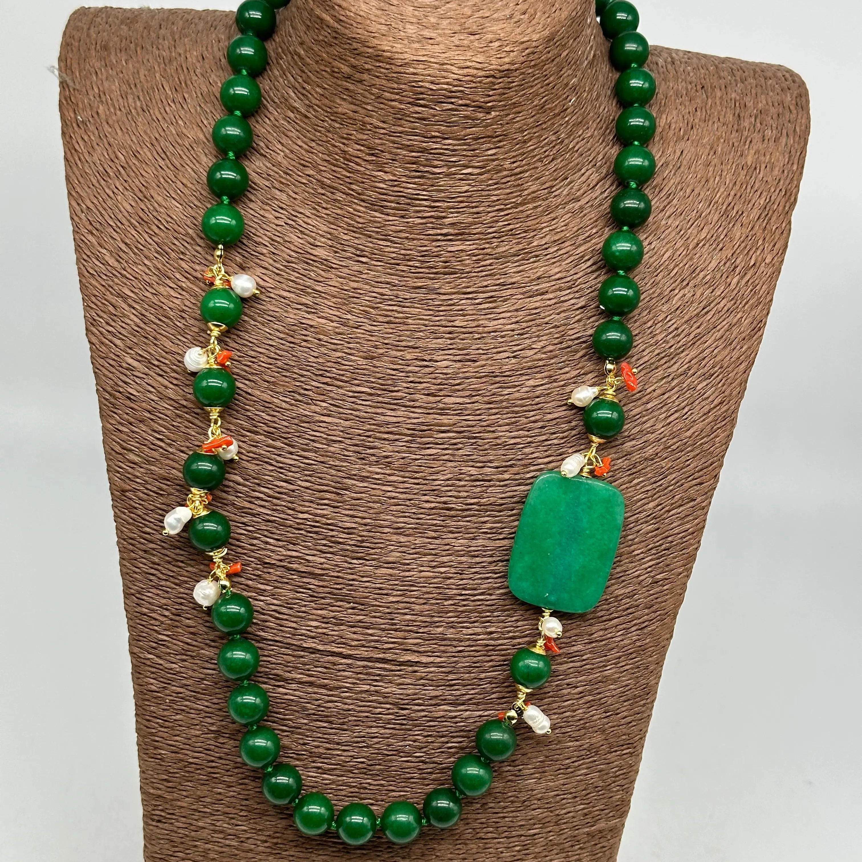 Collana Artigianale Pietre Verde, Corallo e Perle bianche V.3 DD CERAMICHE SICILIANE