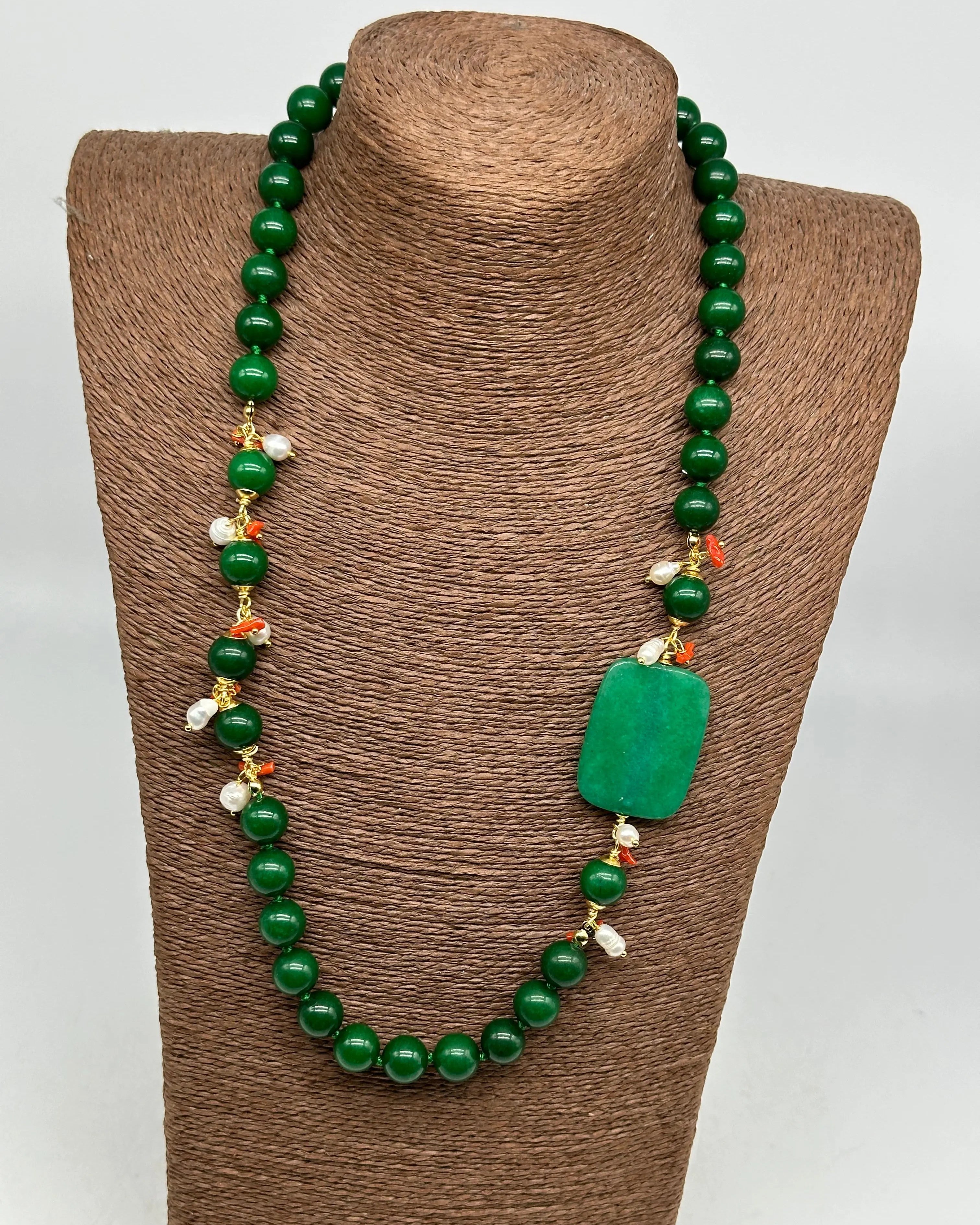 Collana Artigianale Pietre Verde, Corallo e Perle bianche V.3 DD CERAMICHE SICILIANE