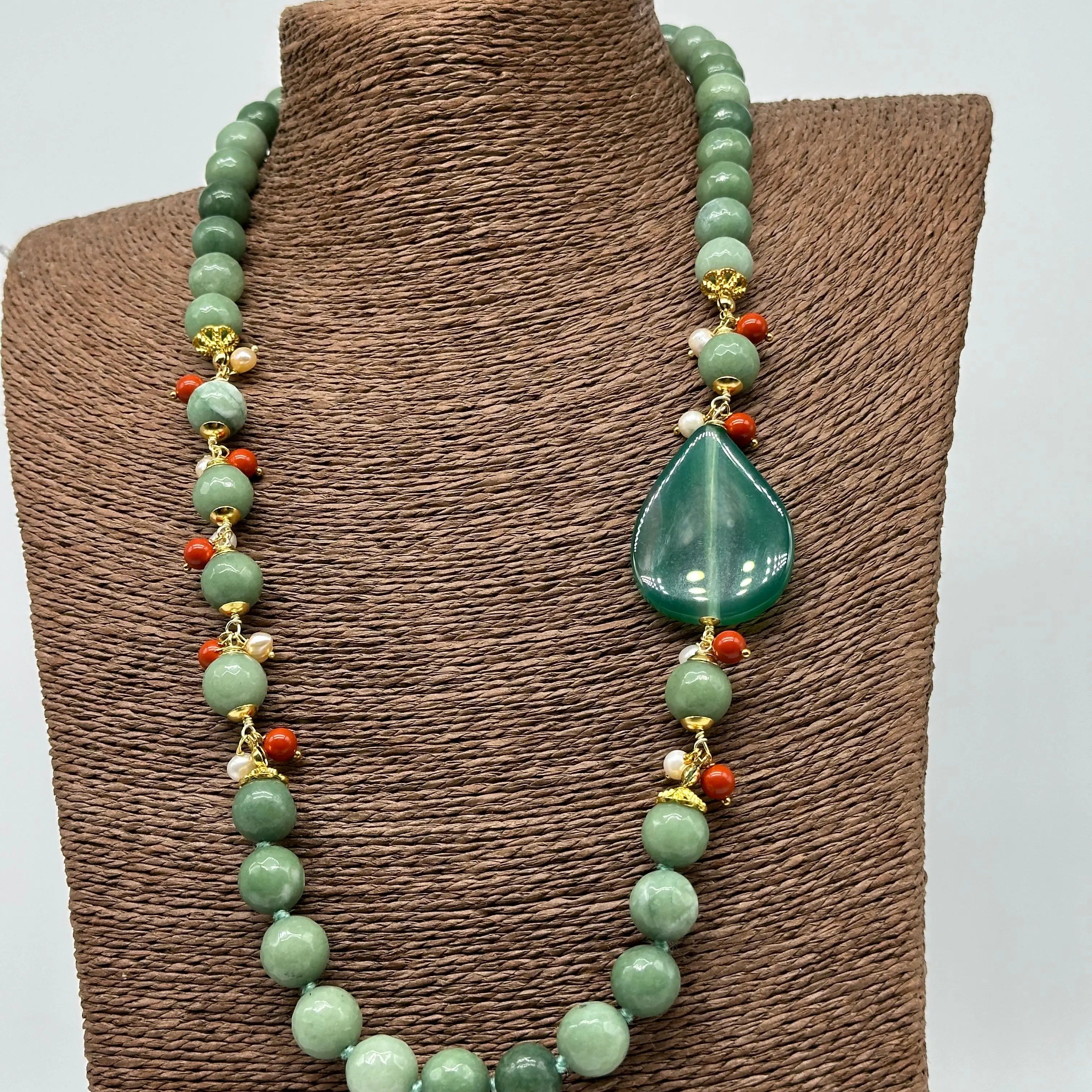 Collana Artigianale Pietre Verde, Corallo e Perle bianche V.4 DD CERAMICHE SICILIANE