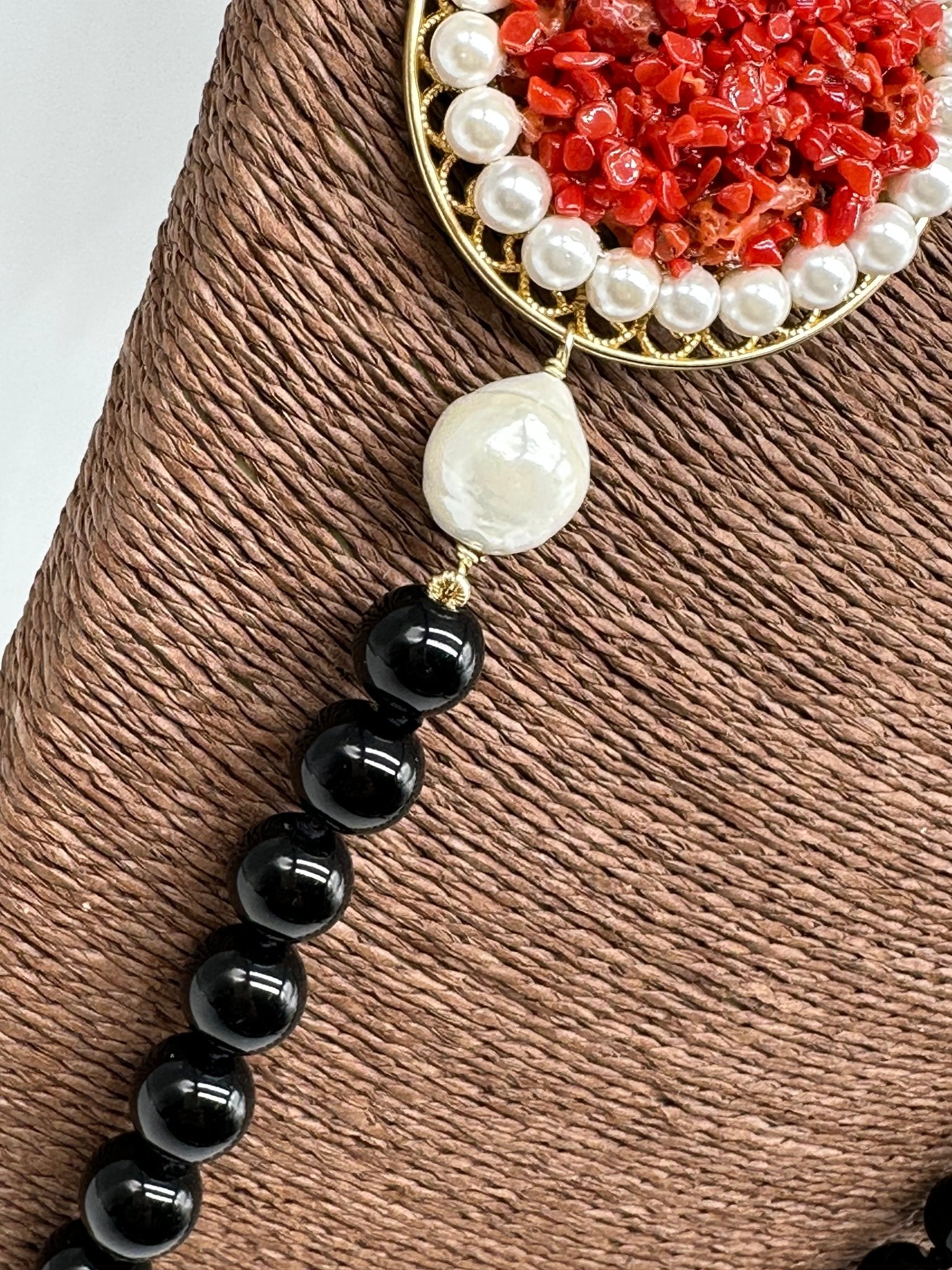 Collana Ceramica di Caltagirone Medaglione Corallo e Perle - DD CERAMICHE SICILIANE