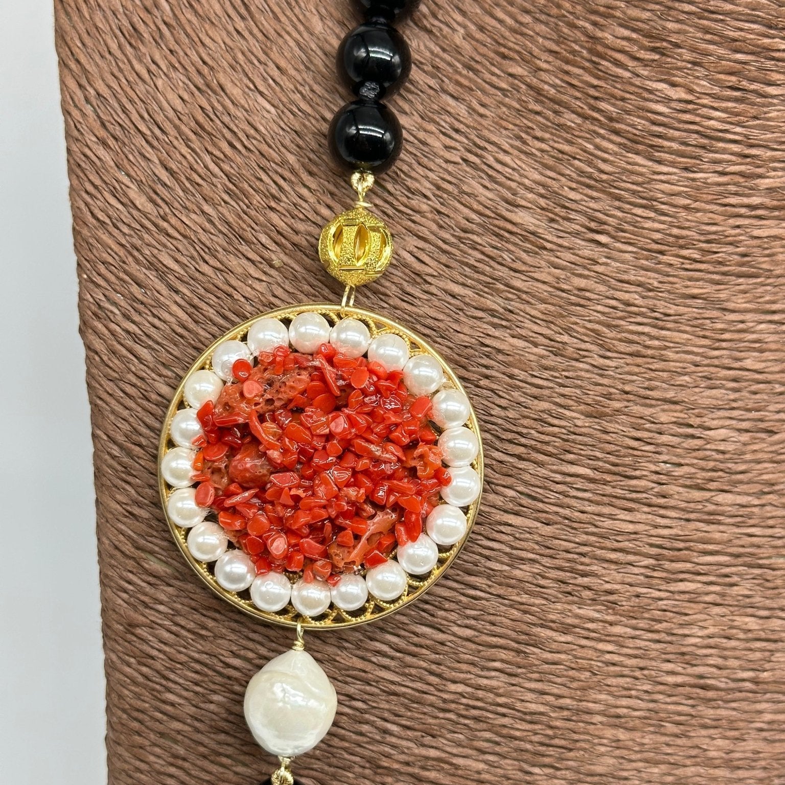 Collana Ceramica di Caltagirone Medaglione Corallo e Perle - DD CERAMICHE SICILIANE