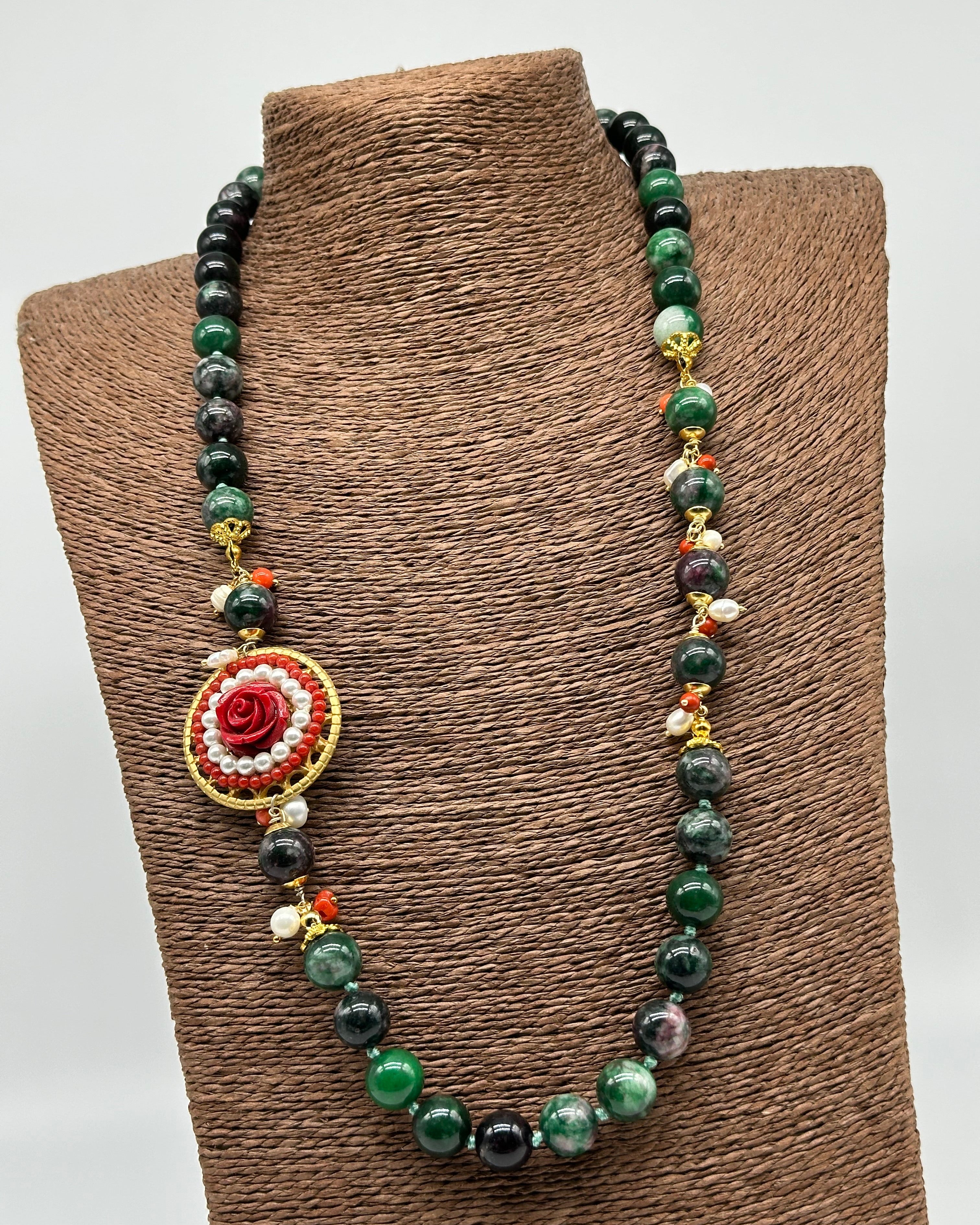 Collana Ceramica di Caltagirone Medaglione Corallo e Perle V.6 - COLLANA