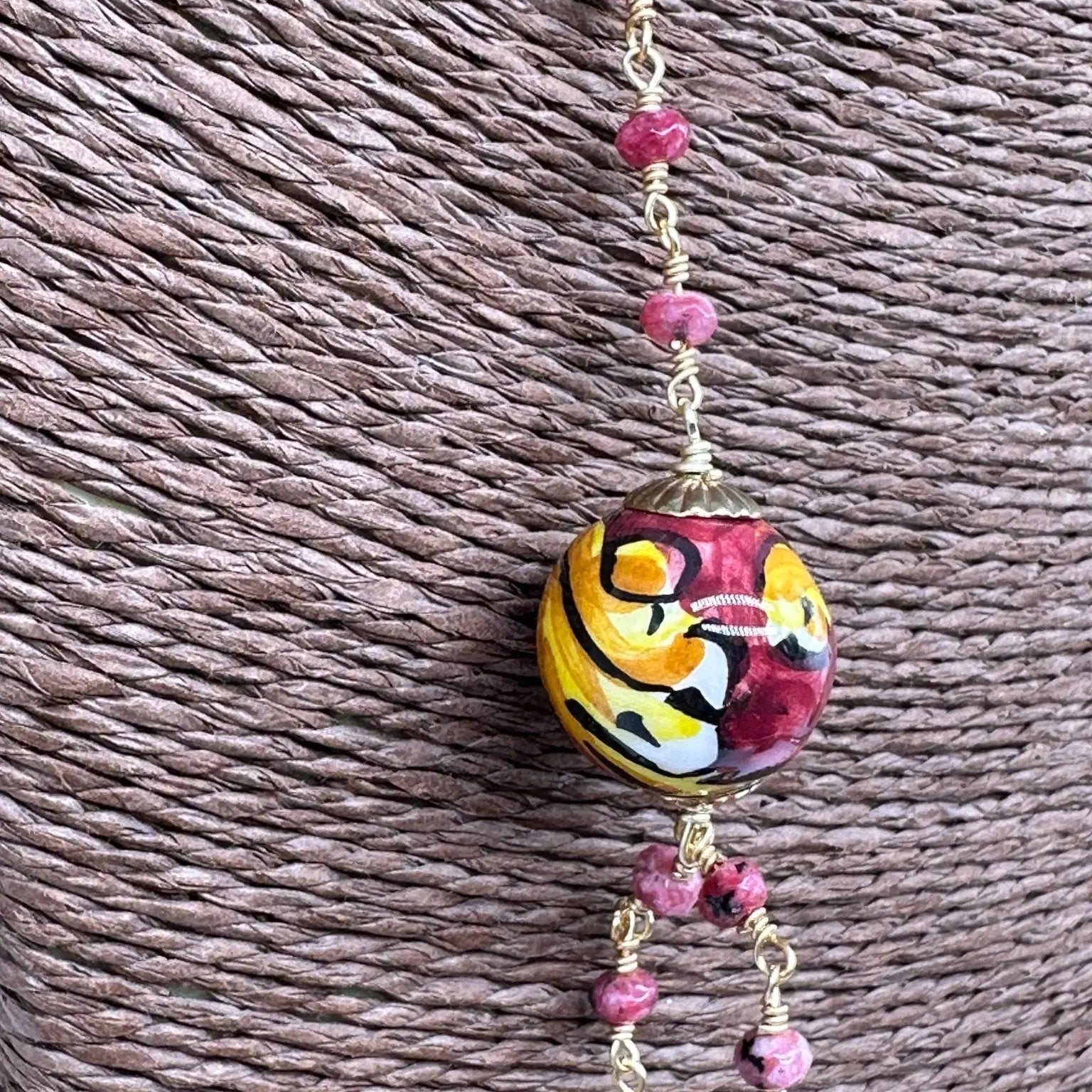 Collana Coffa Siciliana decorata Bordeaux Ceramica di Caltagirone - COLLANA