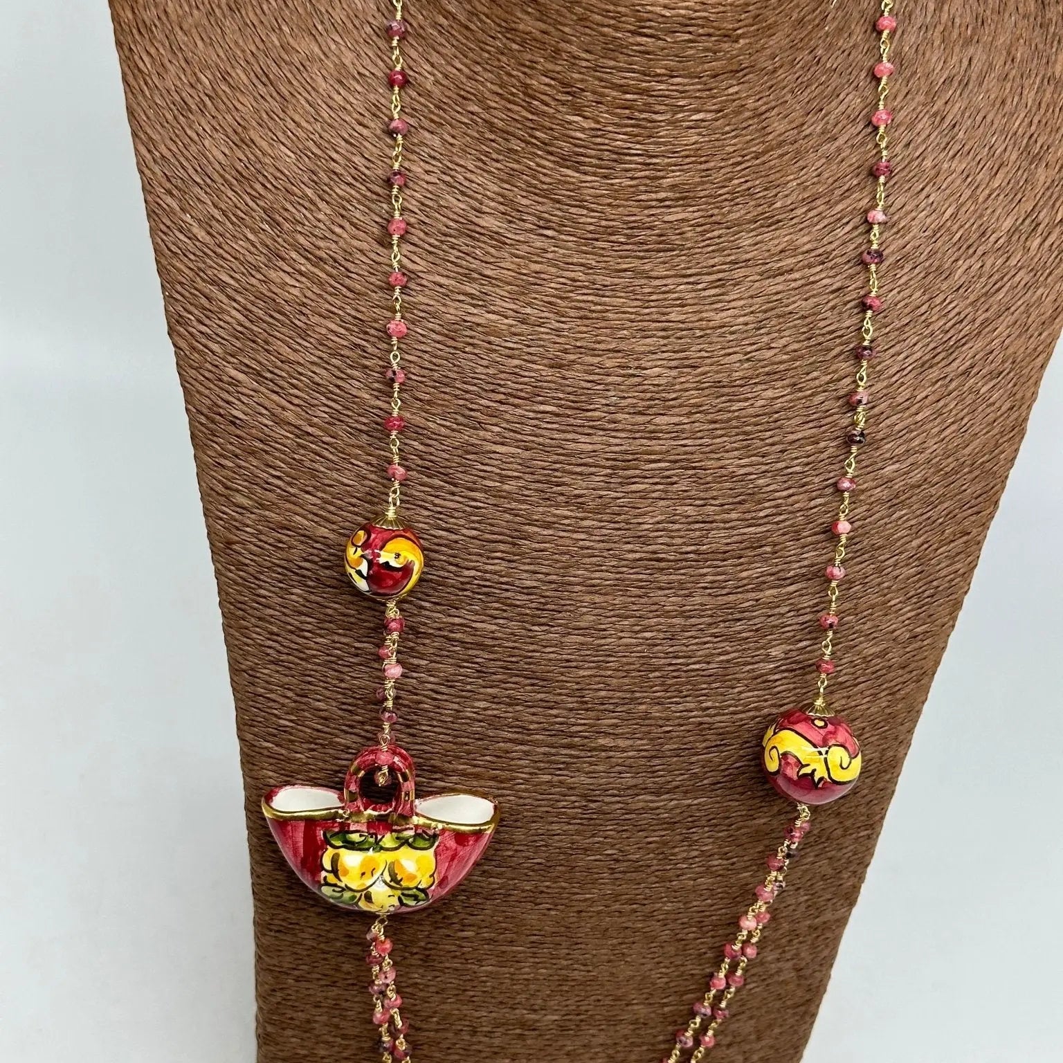Collana Coffa Siciliana decorata Bordeaux Ceramica di Caltagirone - COLLANA