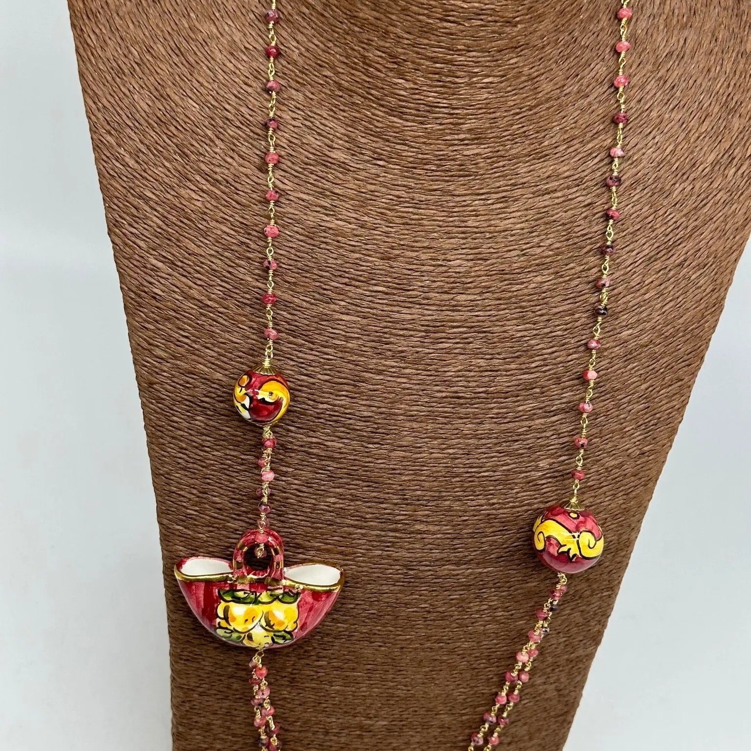 Collana Coffa Siciliana decorata Bordeaux Ceramica di Caltagirone - COLLANA
