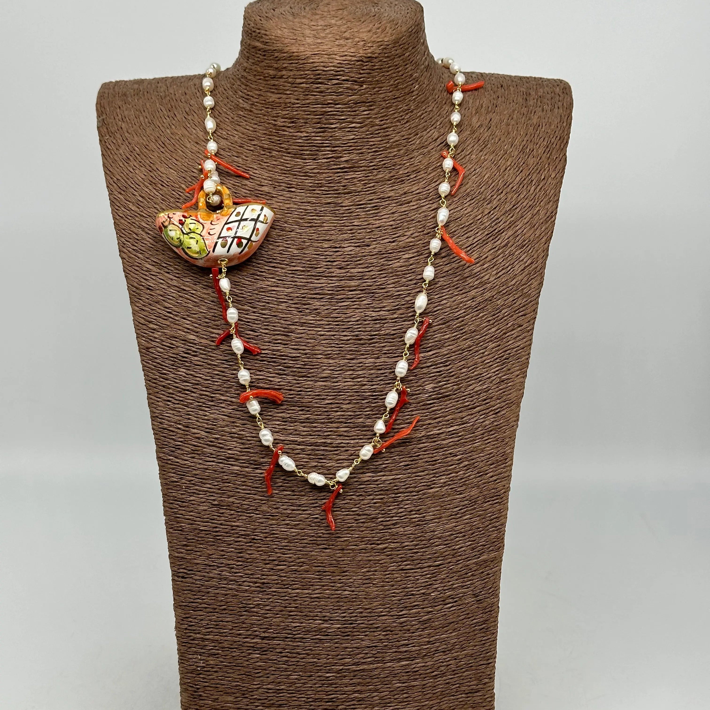 Collana Coffa Siciliana decorata Ceramica di Caltagirone, Perle e Corallo DD CERAMICHE SICILIANE