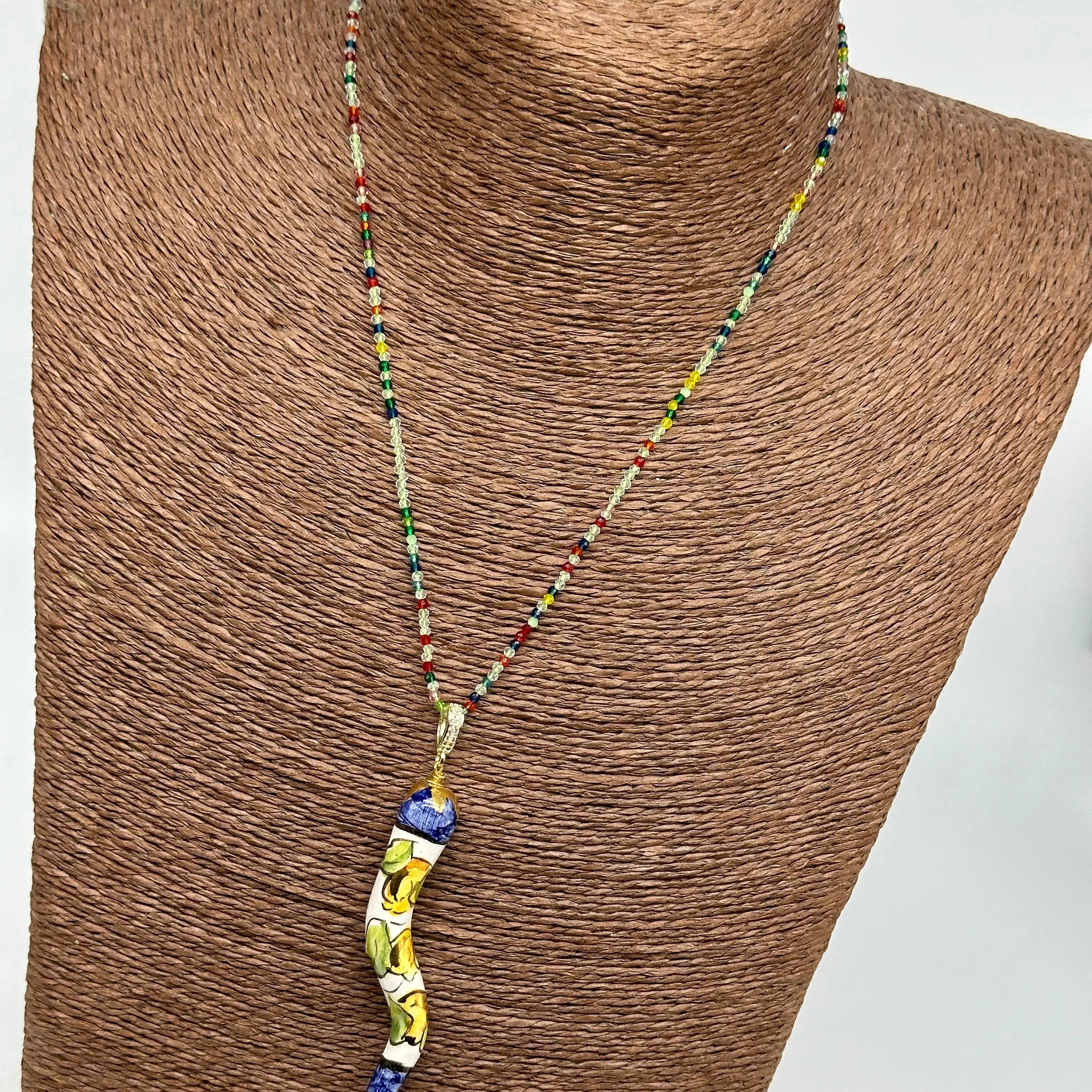 Collana Corno Portafotuna Ceramica Caltagirone, catena perle multicolor V.1 DD CERAMICHE SICILIANE