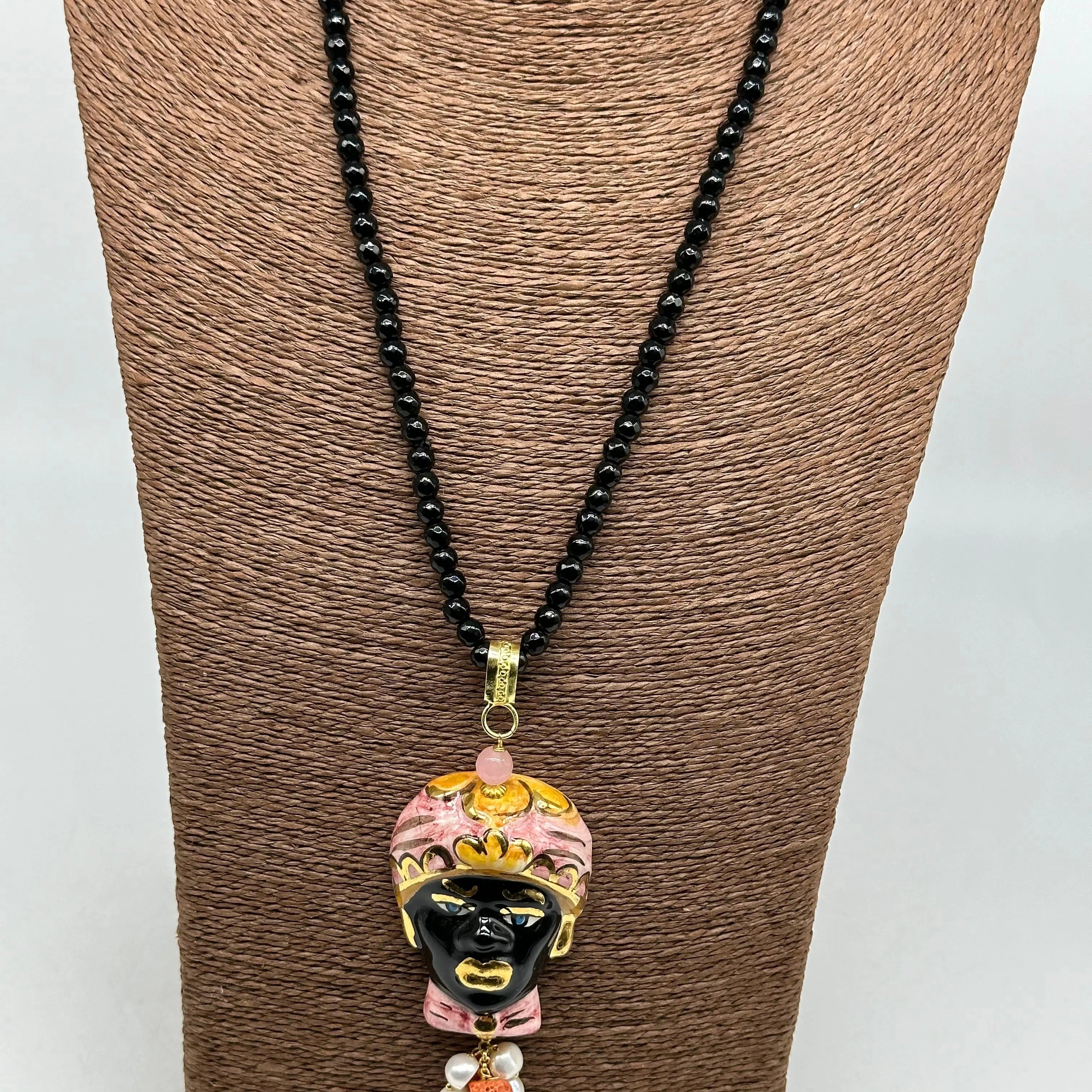 Collana di pietre nere Testa di Moro Ceramica di Caltagirone Turbante Rosa Decorato DD CERAMICHE SICILIANE
