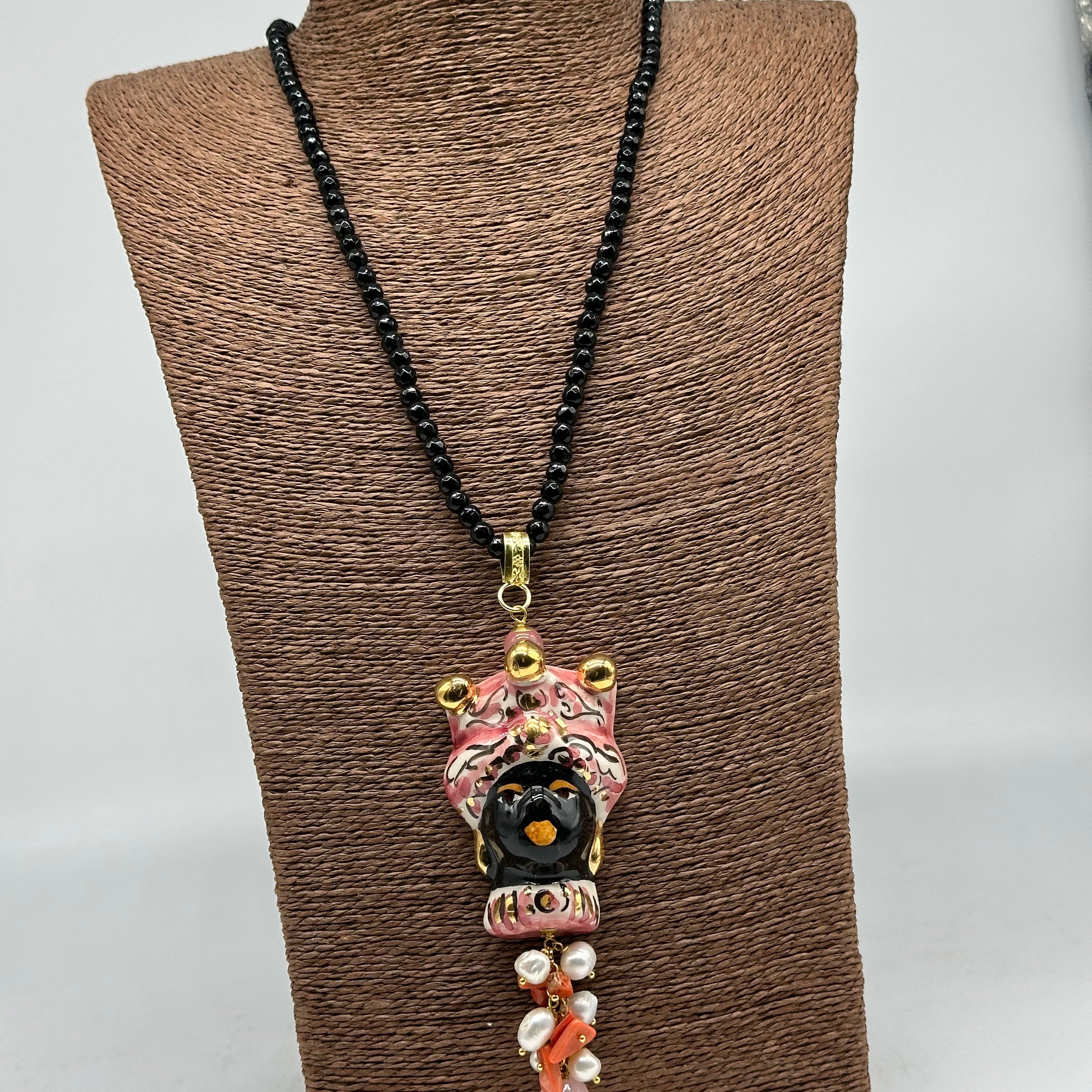 Collana di pietre nere Testa di Moro Ceramica di Caltagirone Turbante Rosa Decorato V.2 - COLLANA