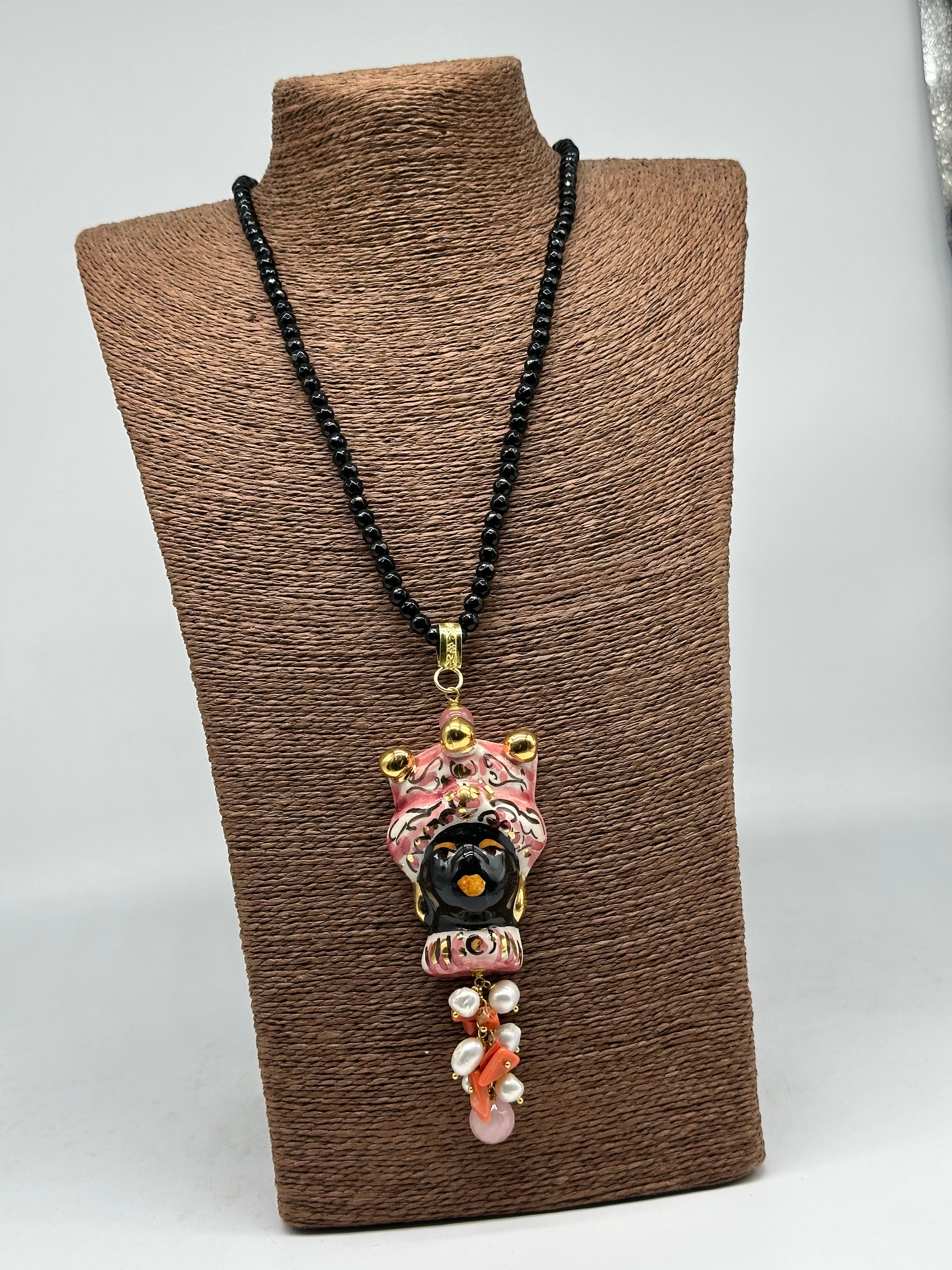 Collana di pietre nere Testa di Moro Ceramica di Caltagirone Turbante Rosa Decorato V.2 - COLLANA