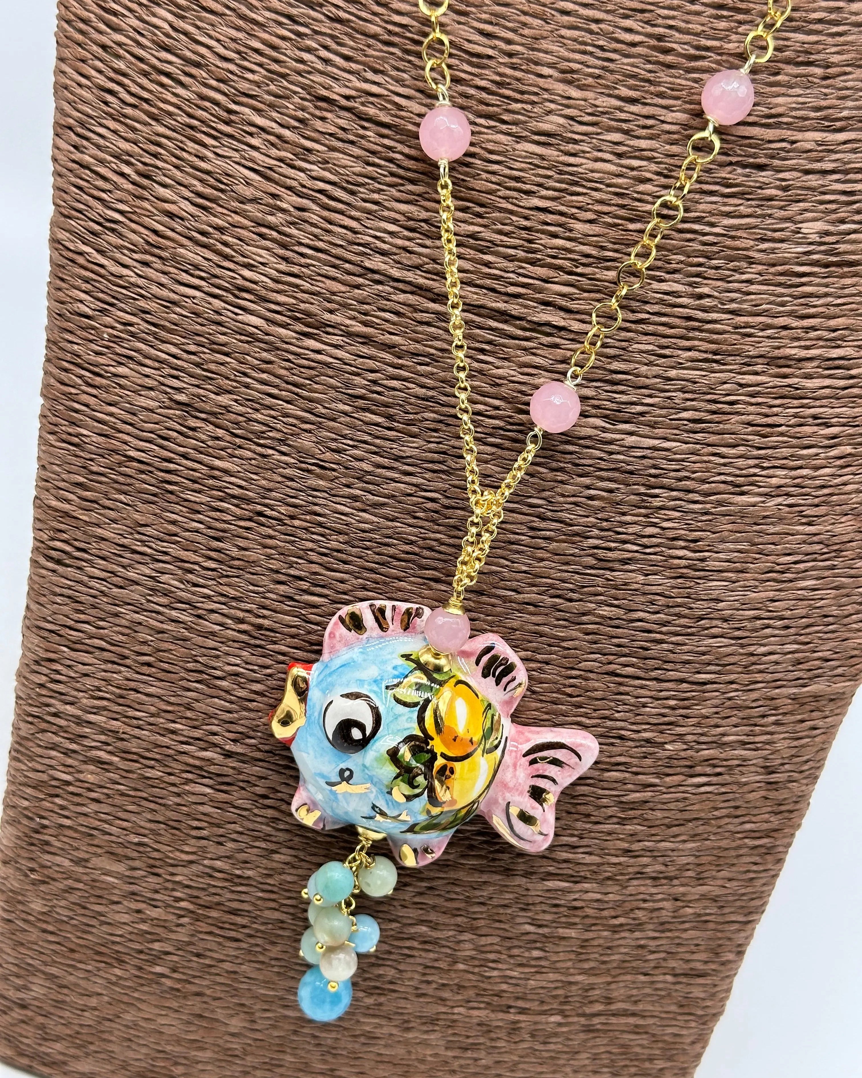 Collana Pesce in Ceramica di Caltagirone, pietre, catena dorata V.2 DD CERAMICHE SICILIANE