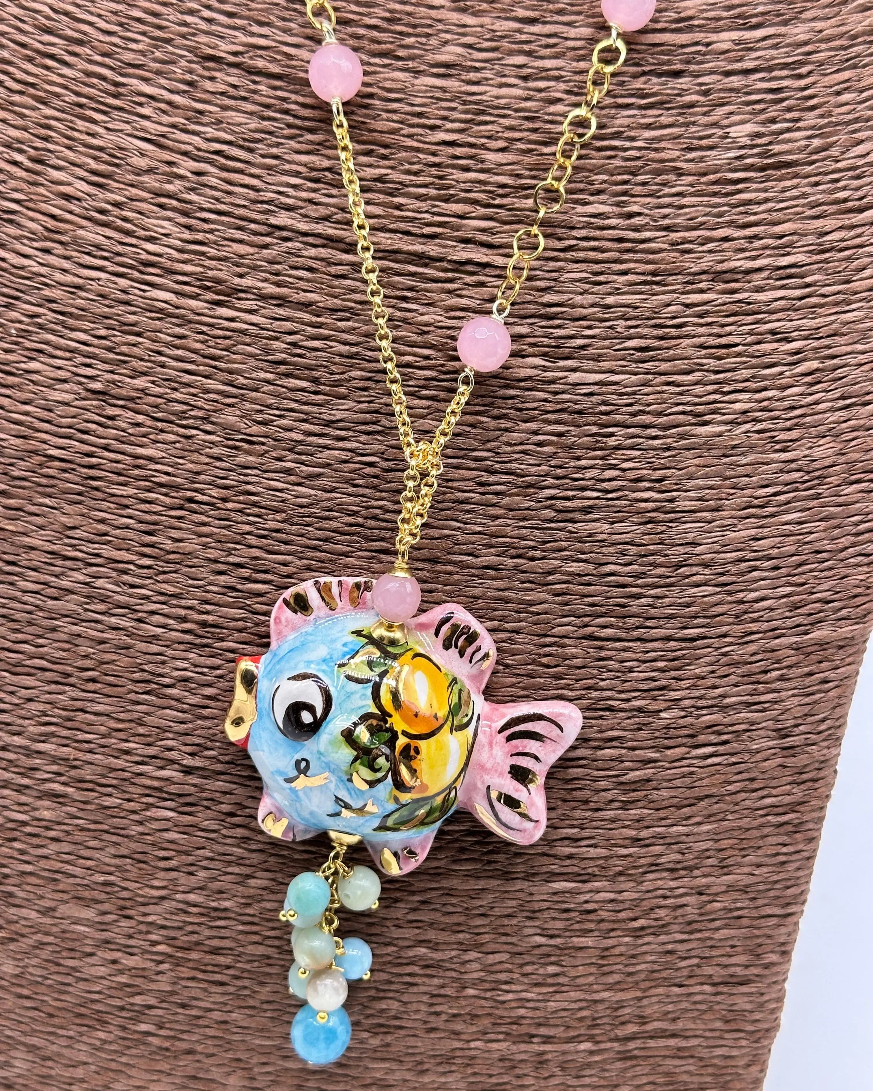 Collana Pesce in Ceramica di Caltagirone, pietre, catena dorata V.2 DD CERAMICHE SICILIANE