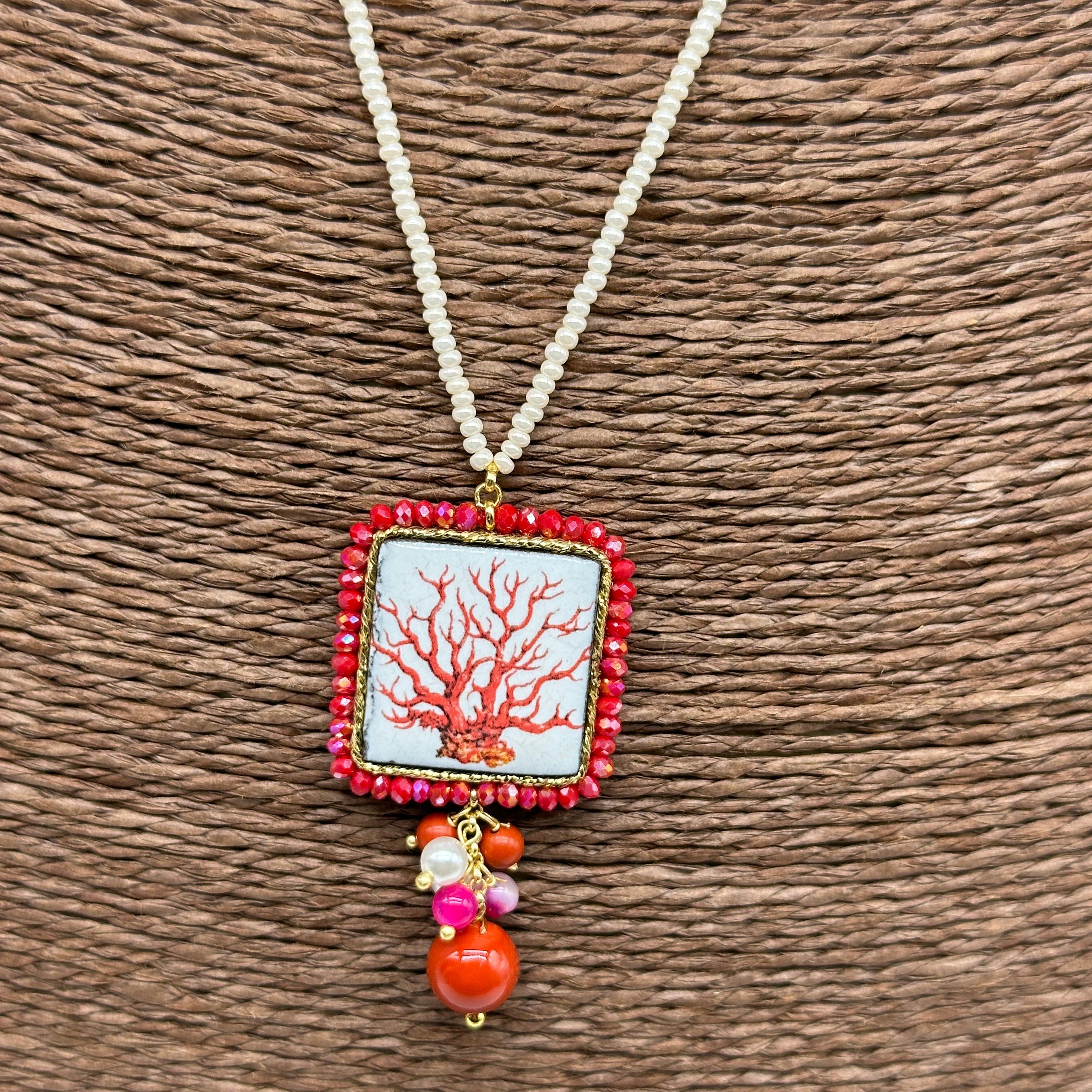 Collana Piastrella Ceramica Caltagirone Corallo Marino catena perline bianche - COLLANA