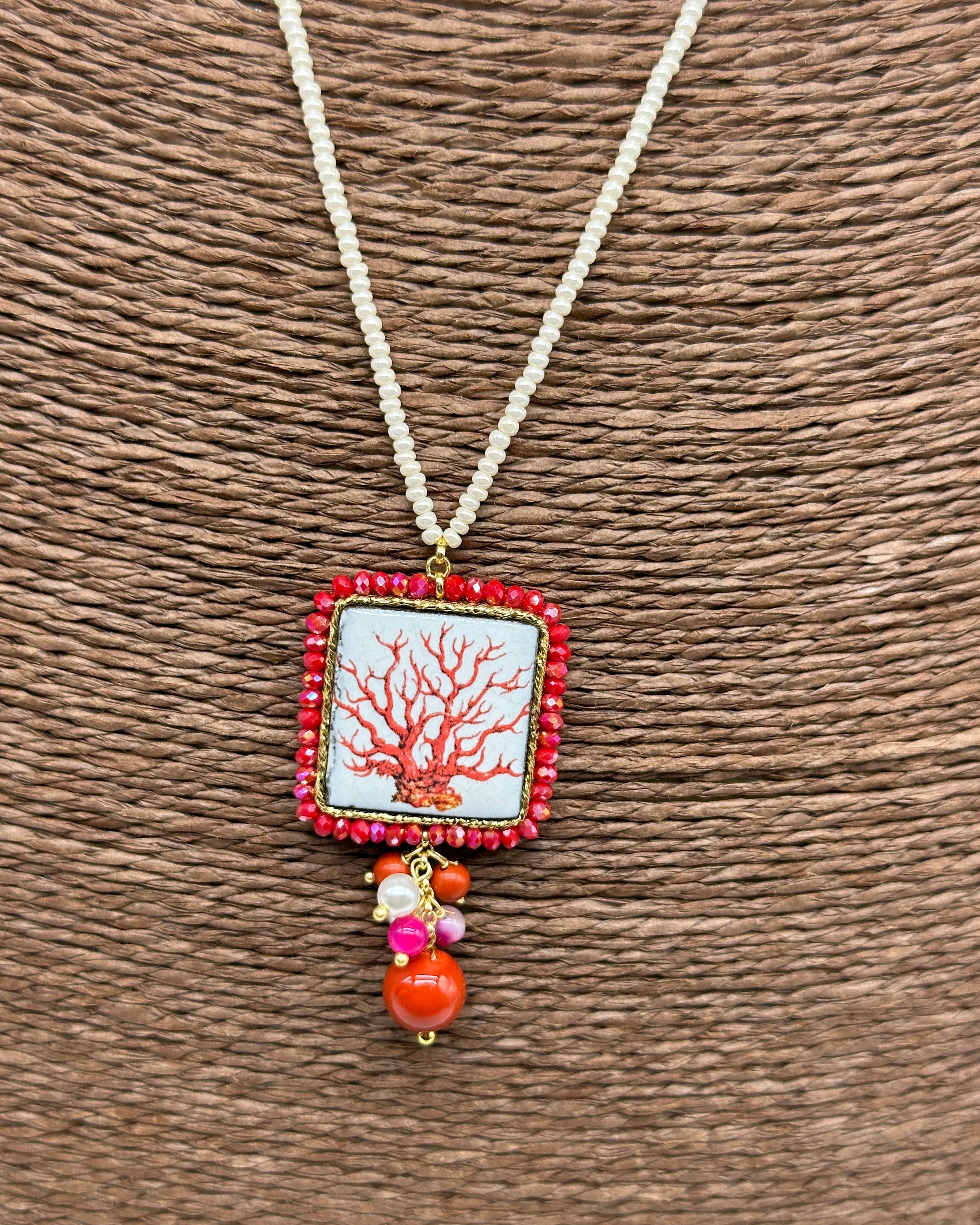 Collana Piastrella Ceramica Caltagirone Corallo Marino catena perline bianche - COLLANA