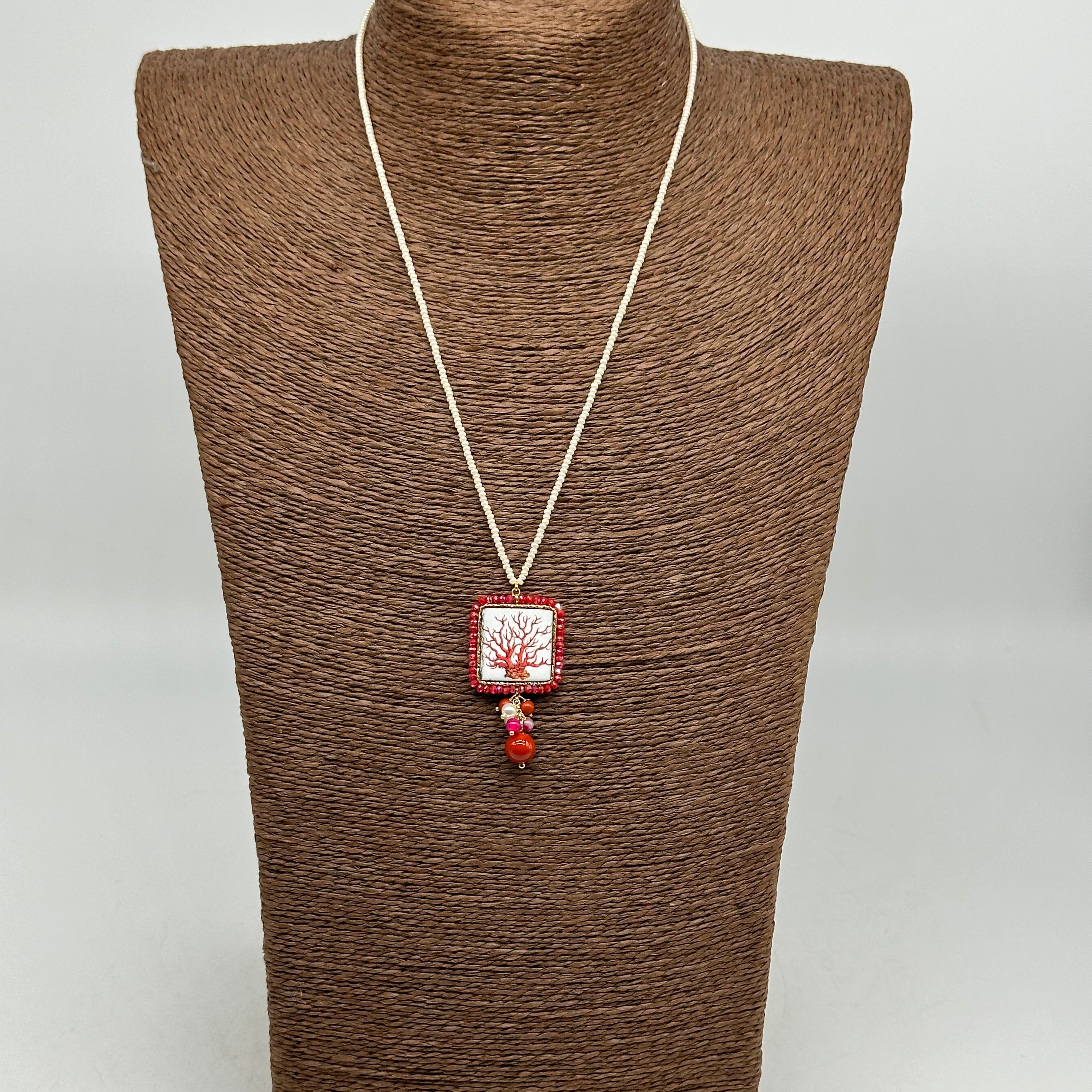 Collana Piastrella Ceramica Caltagirone Corallo Marino catena perline bianche - COLLANA