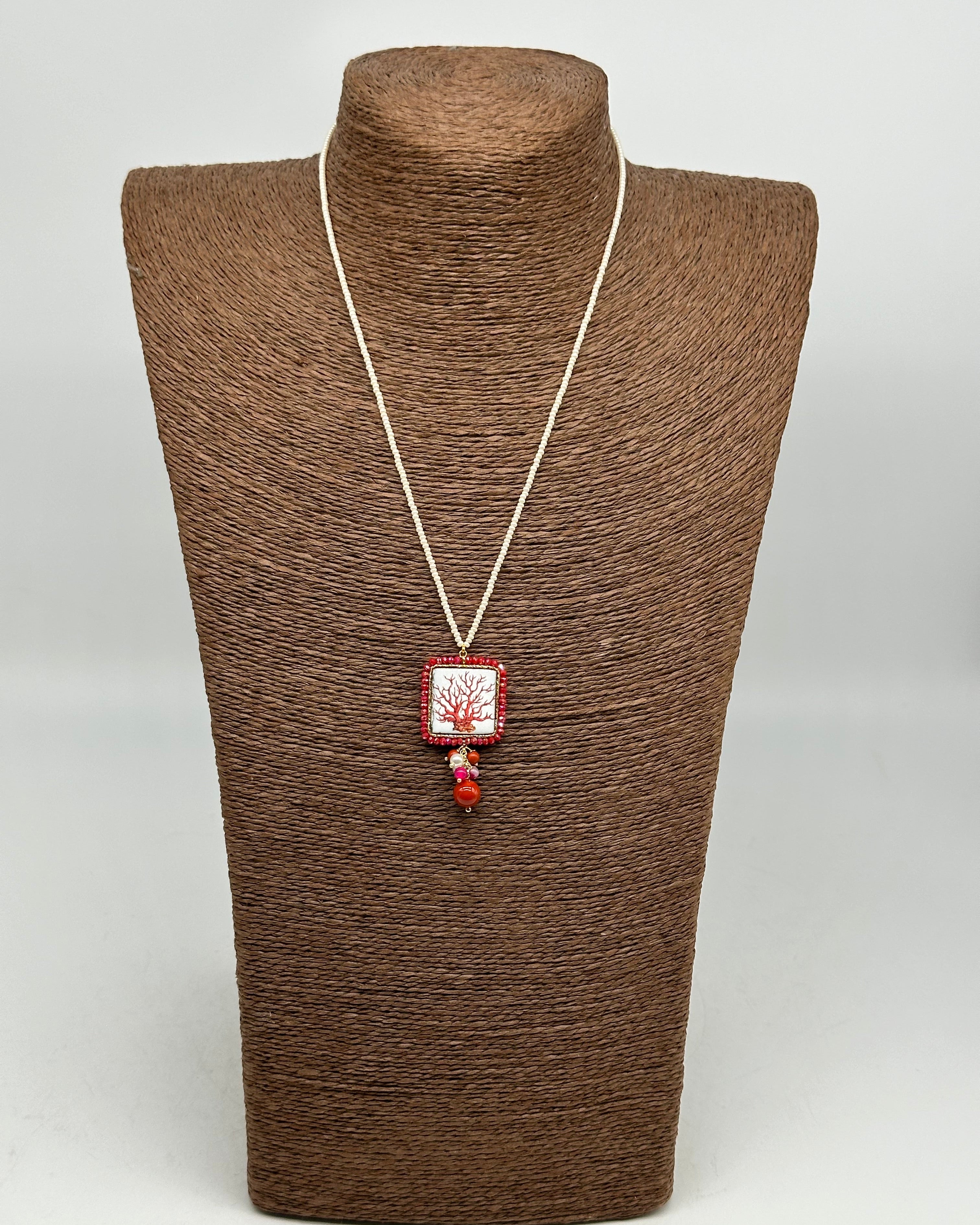 Collana Piastrella Ceramica Caltagirone Corallo Marino catena perline bianche - COLLANA