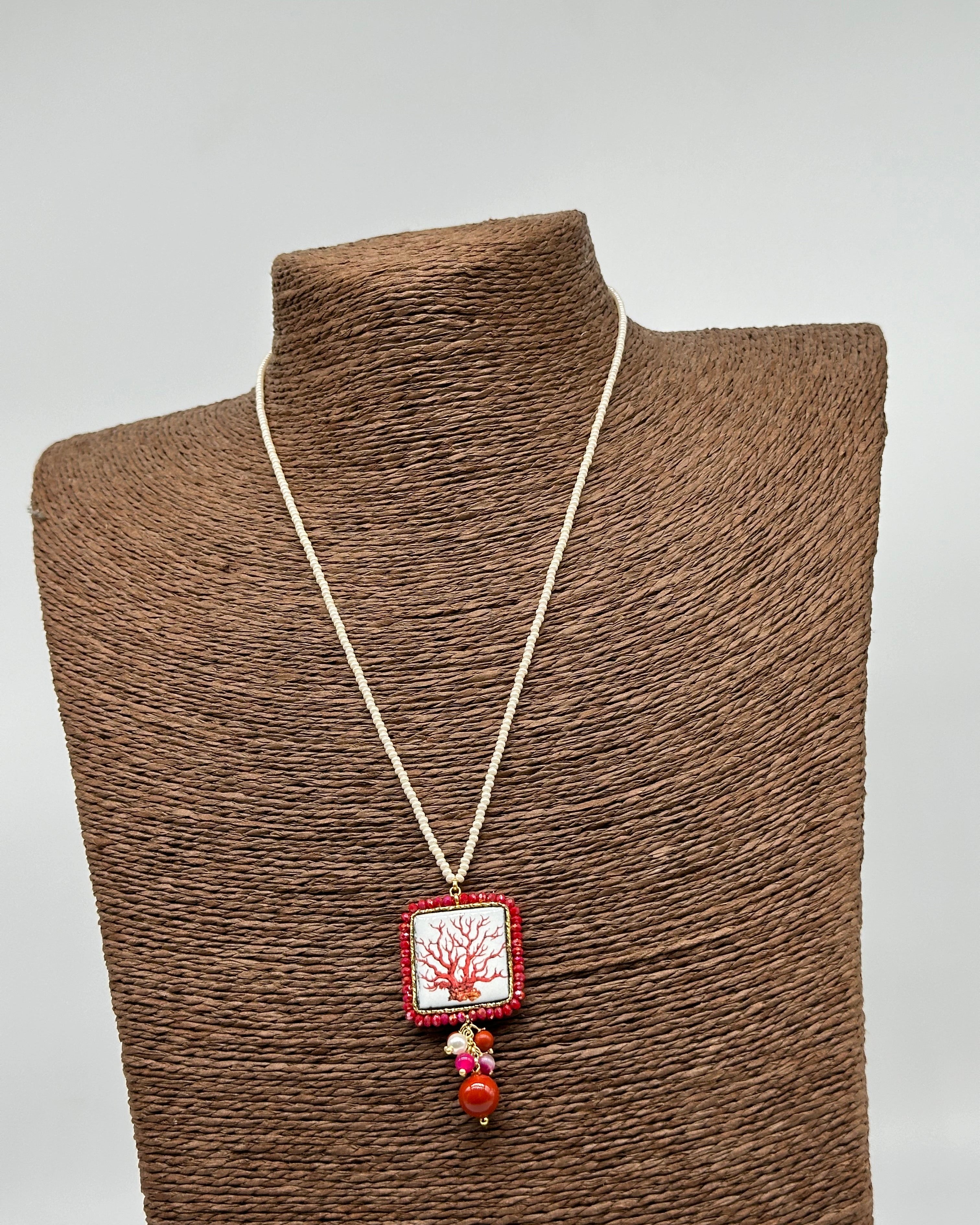 Collana Piastrella Ceramica Caltagirone Corallo Marino catena perline bianche - COLLANA