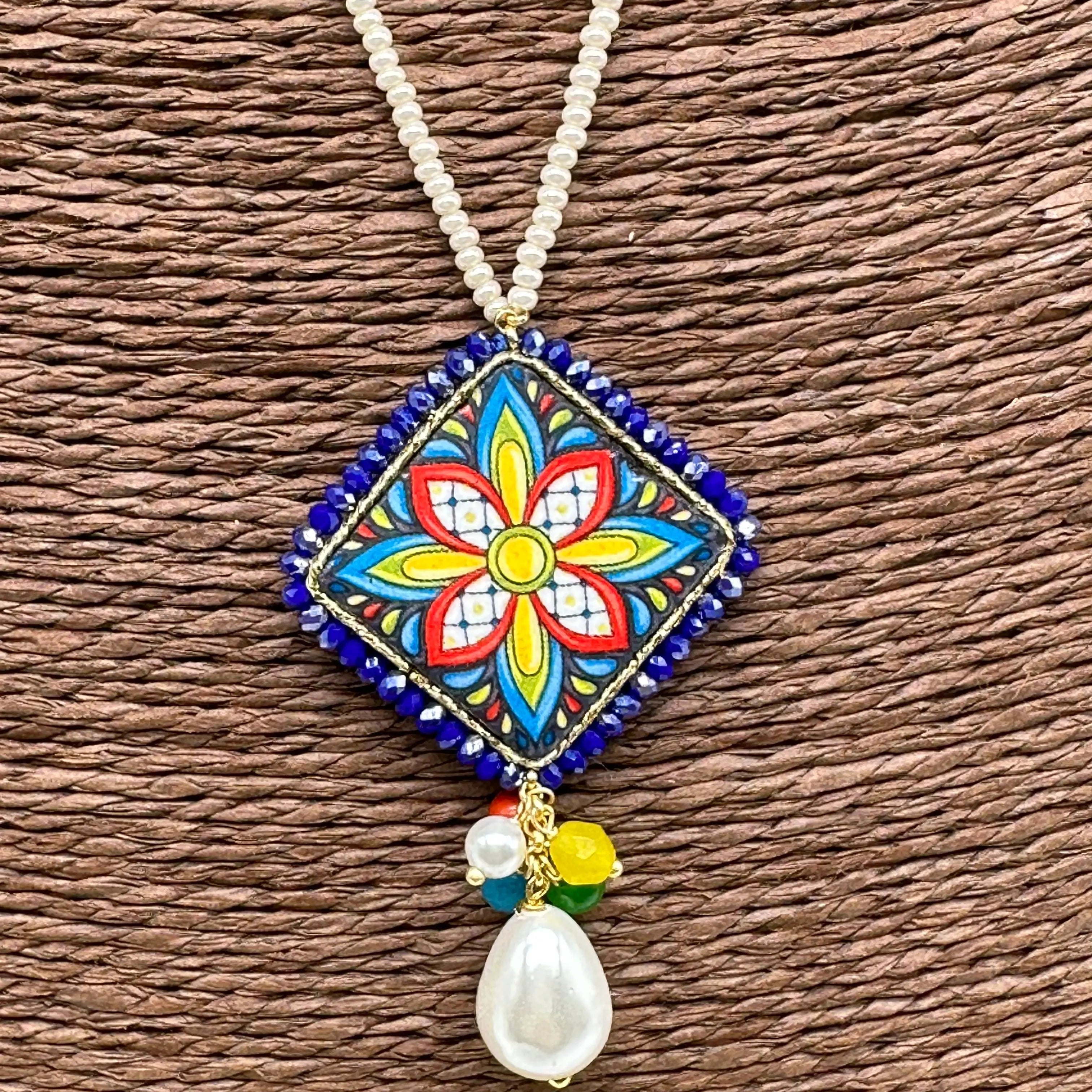 Collana Piastrella Ceramica Caltagirone Cornice Blu, catena perline bianche DD CERAMICHE SICILIANE