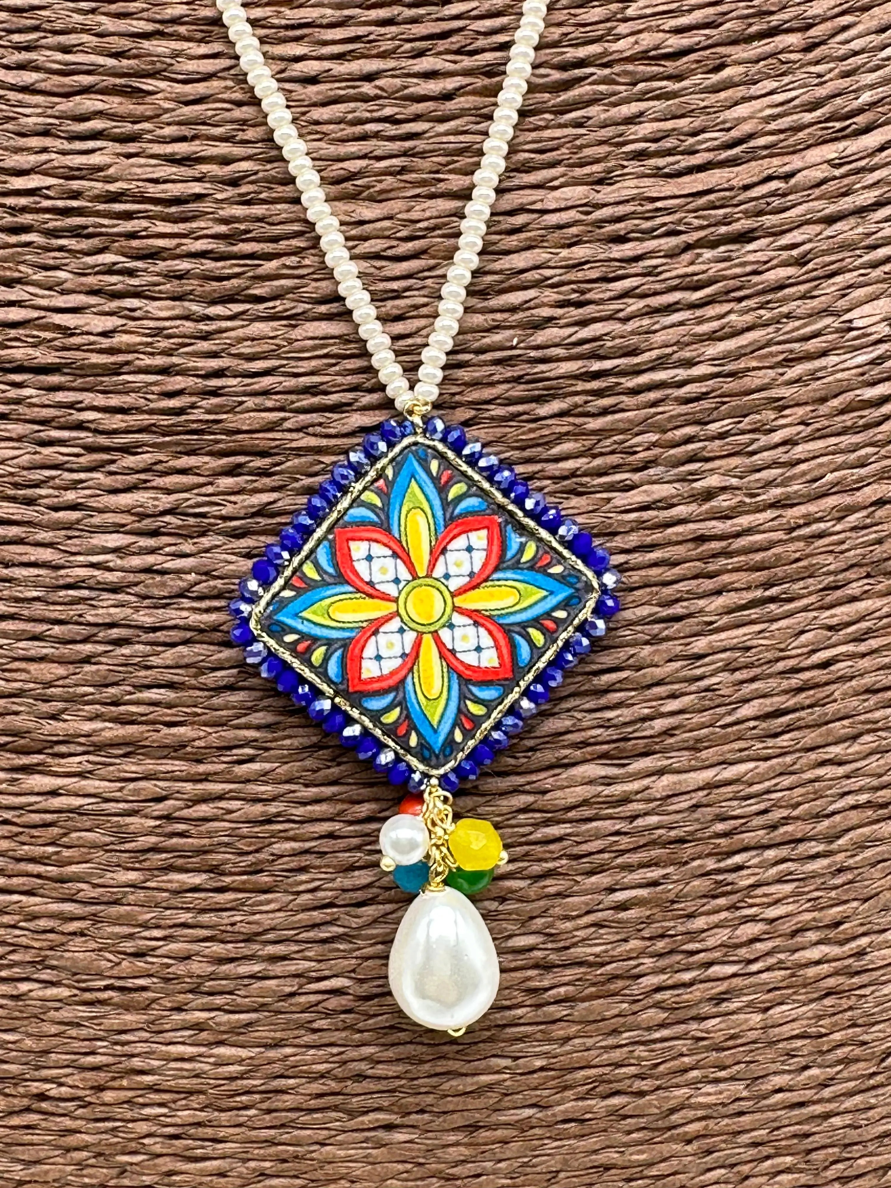 Collana Piastrella Ceramica Caltagirone Cornice Blu, catena perline bianche DD CERAMICHE SICILIANE