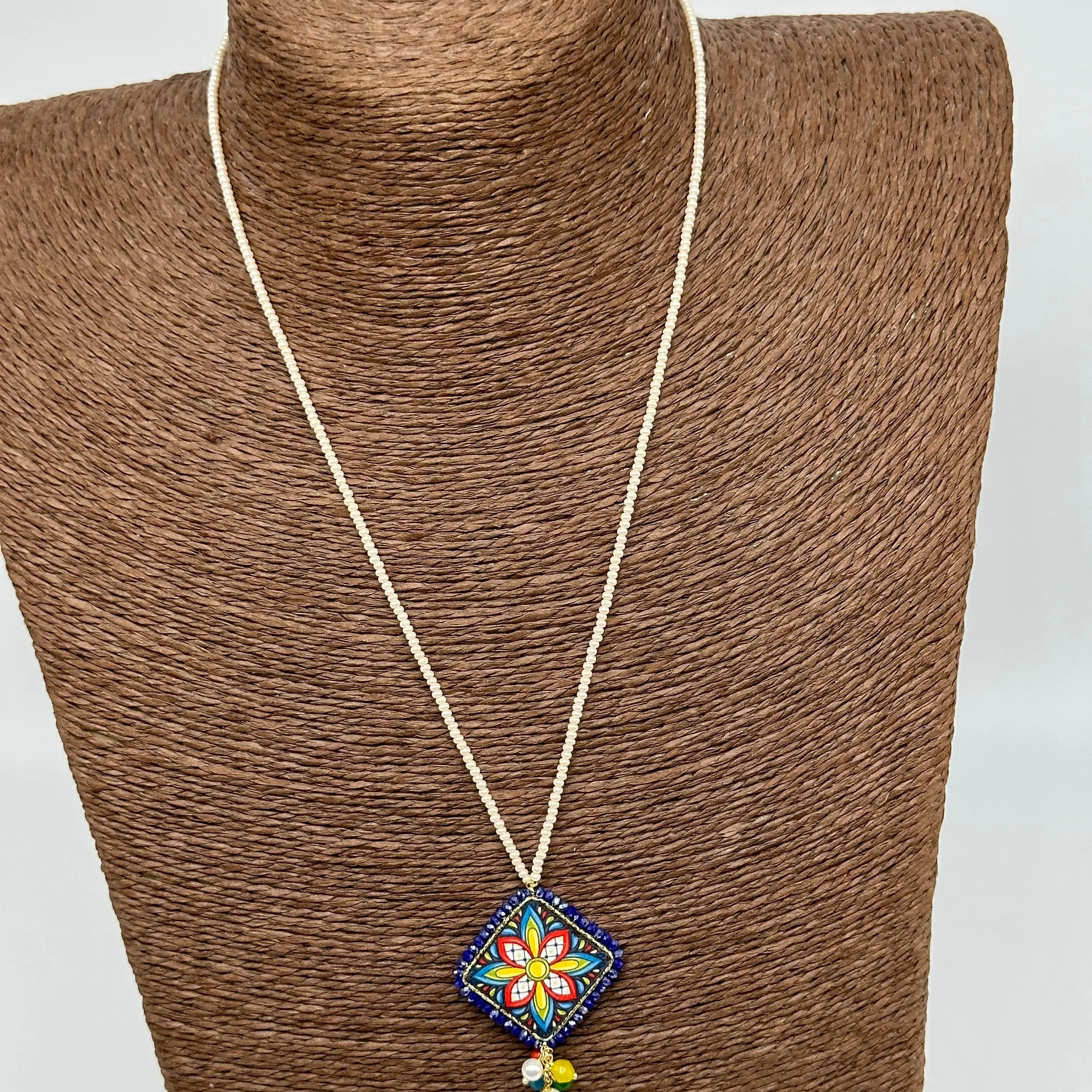 Collana Piastrella Ceramica Caltagirone Cornice Blu, catena perline bianche DD CERAMICHE SICILIANE