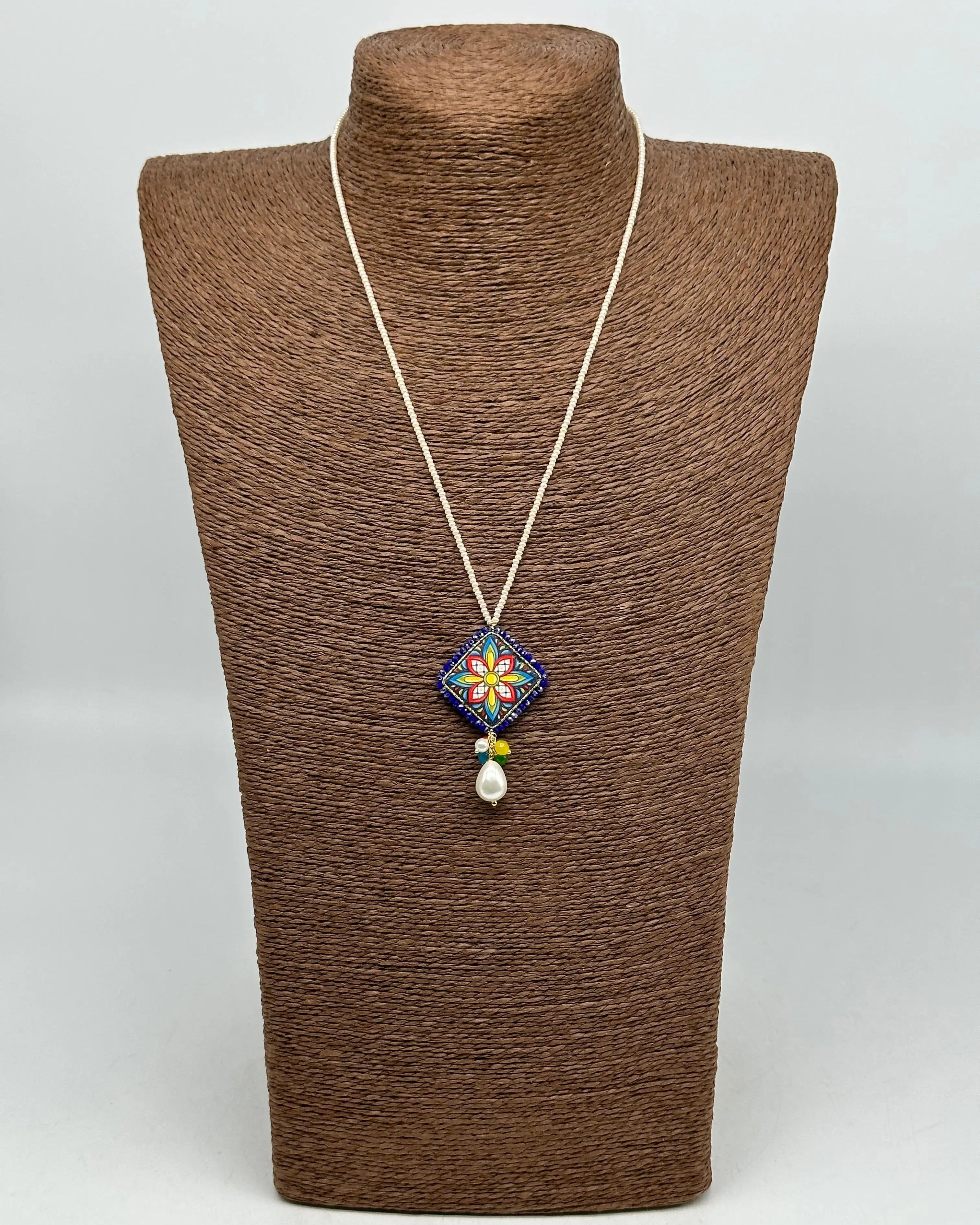 Collana Piastrella Ceramica Caltagirone Cornice Blu, catena perline bianche DD CERAMICHE SICILIANE