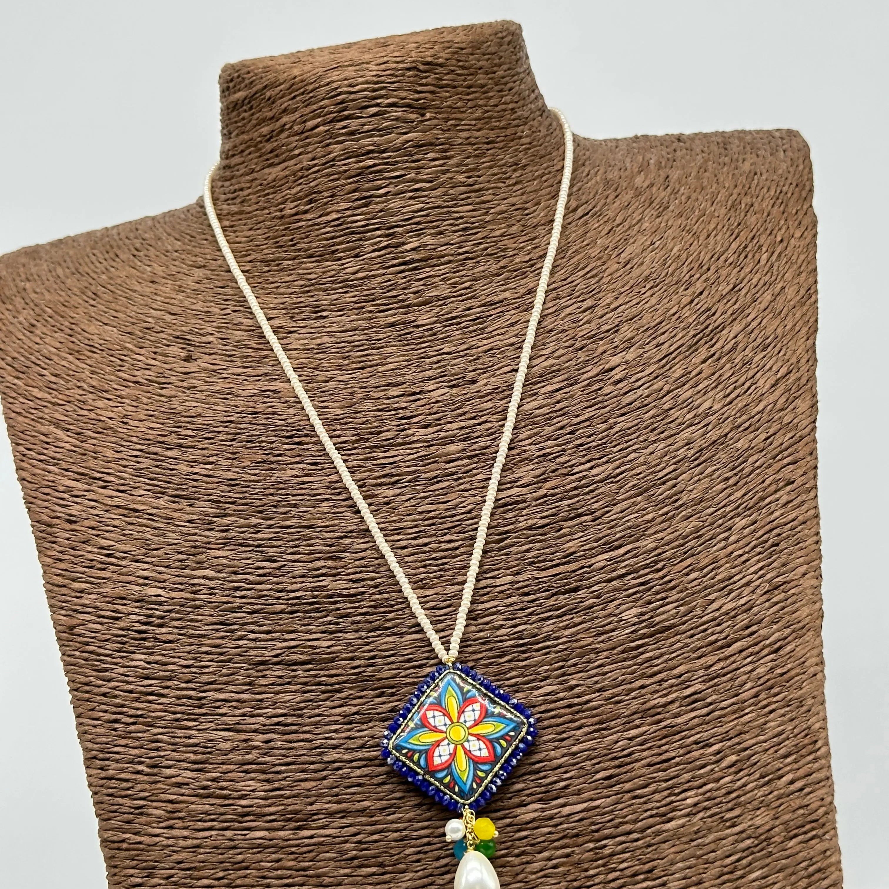 Collana Piastrella Ceramica Caltagirone Cornice Blu, catena perline bianche DD CERAMICHE SICILIANE