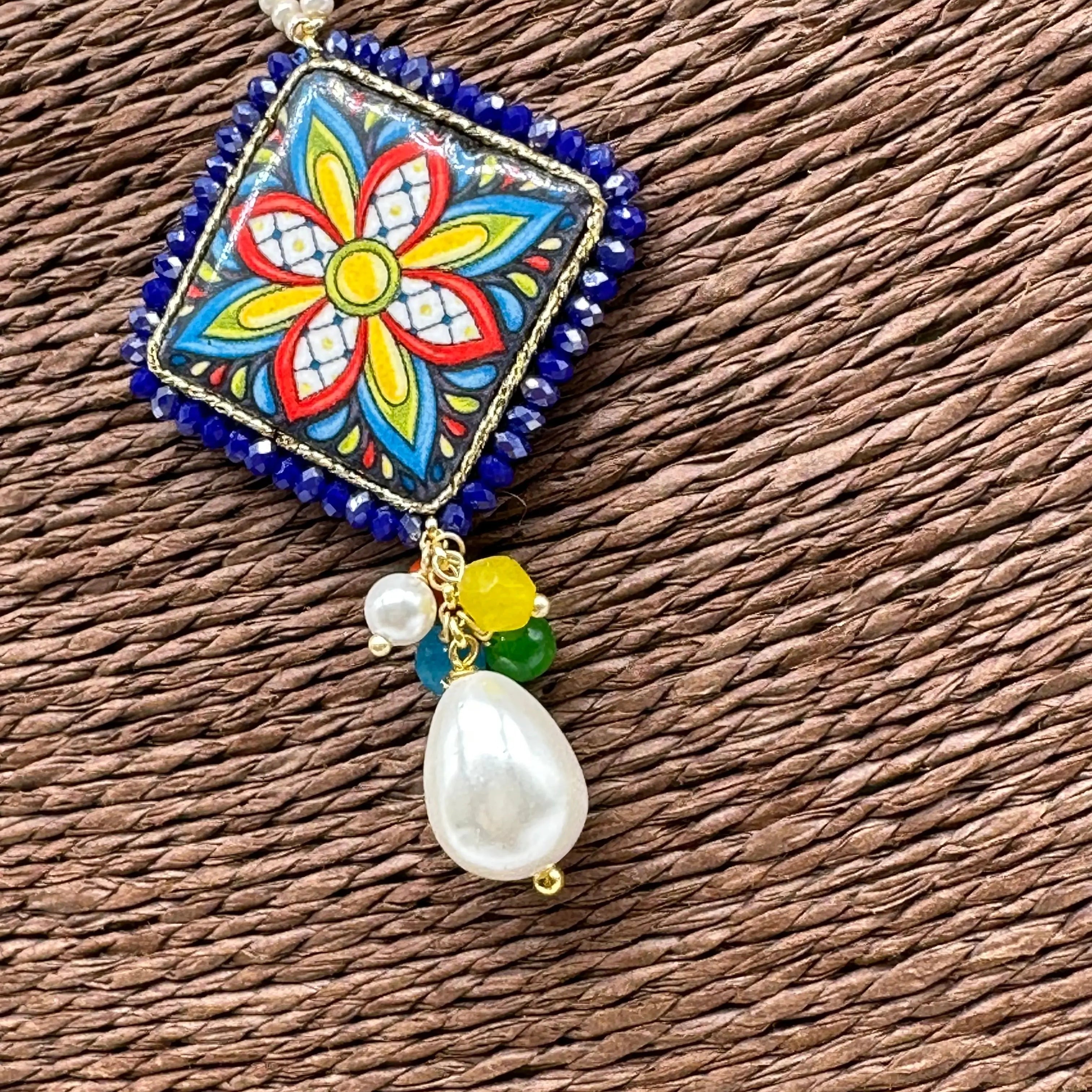 Collana Piastrella Ceramica Caltagirone Cornice Blu, catena perline bianche DD CERAMICHE SICILIANE