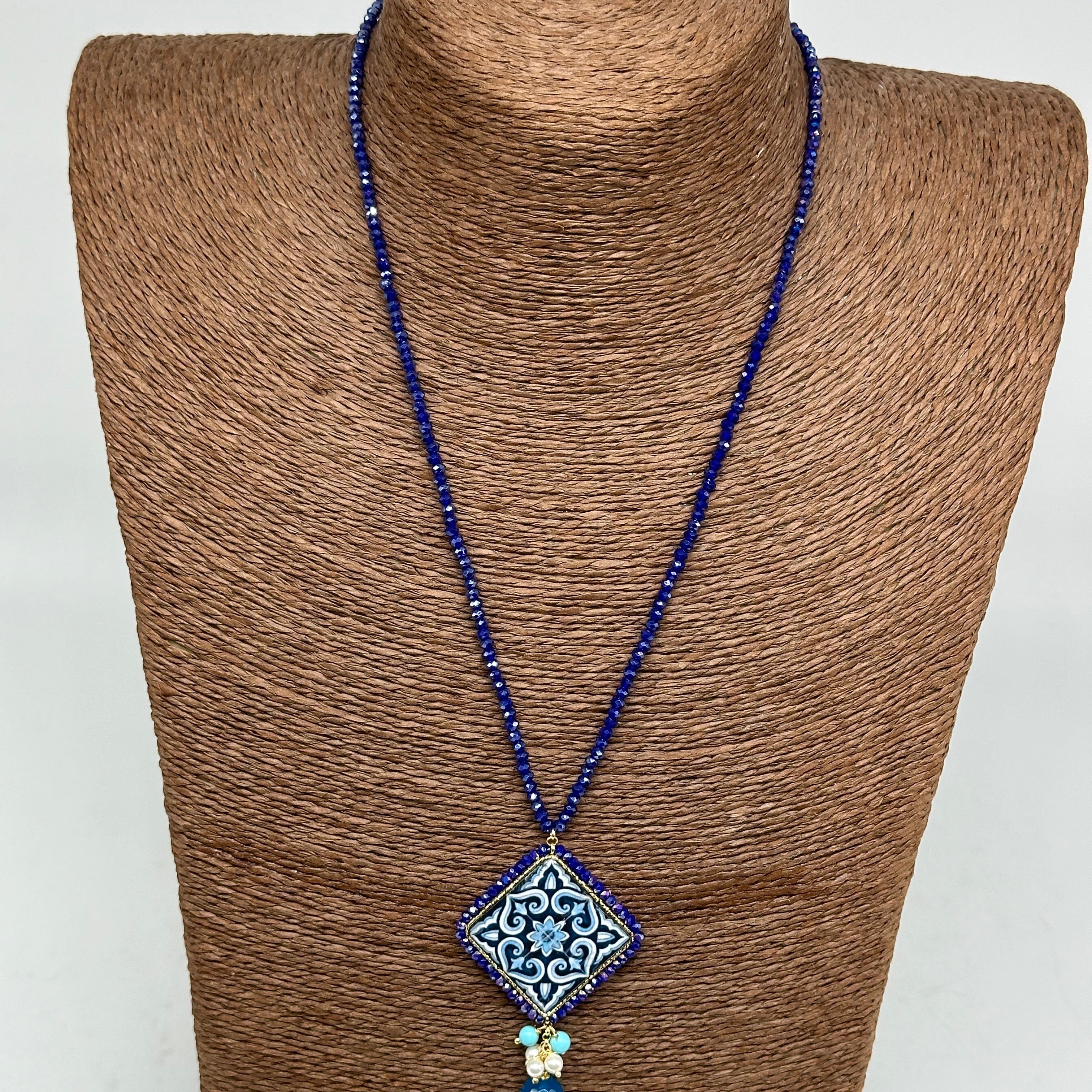 Collana Piastrella Ceramica Caltagirone Decoro Barocco Blu catena perline blu V.1 - BIJOUX