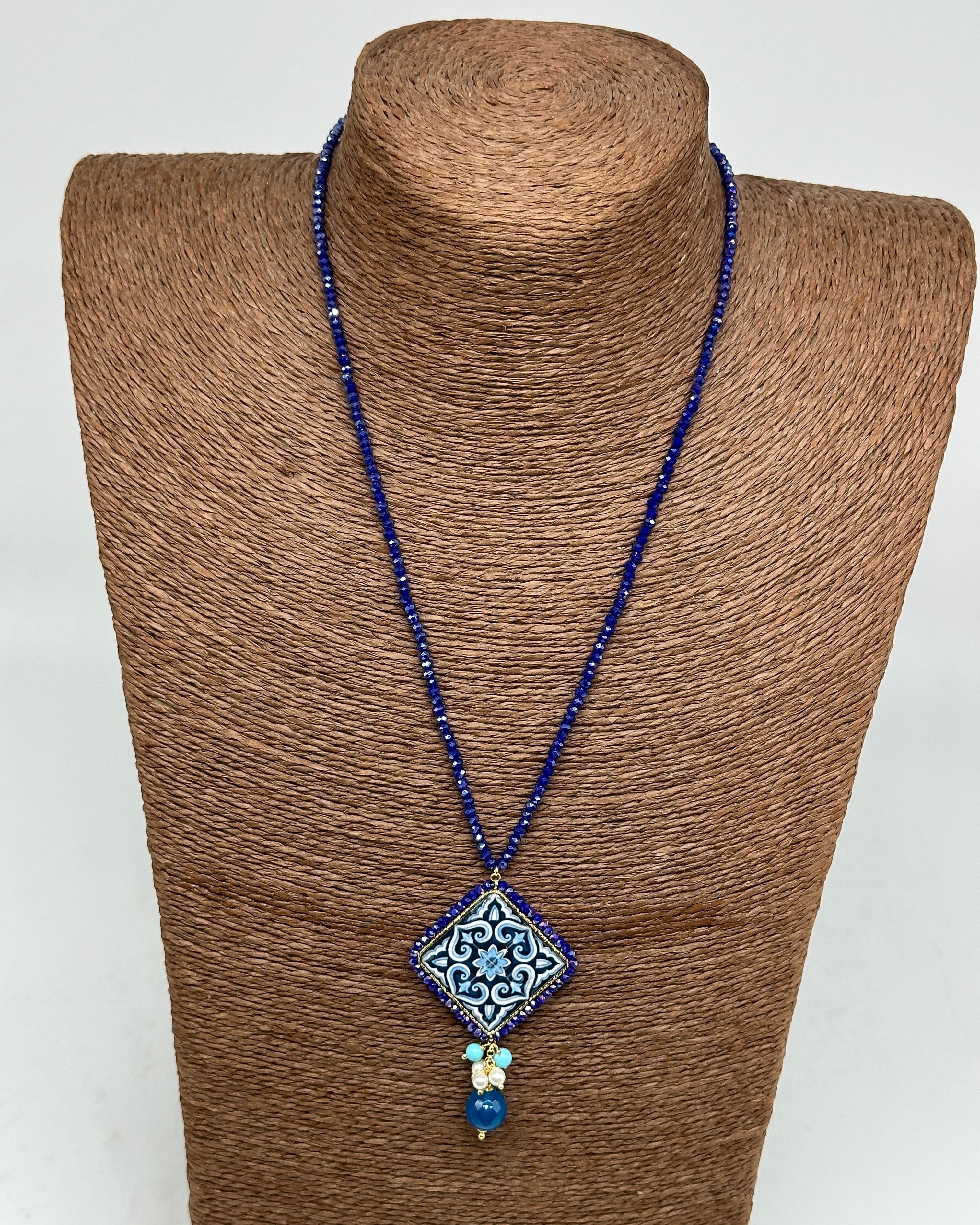 Collana Piastrella Ceramica Caltagirone Decoro Barocco Blu catena perline blu V.1 - BIJOUX