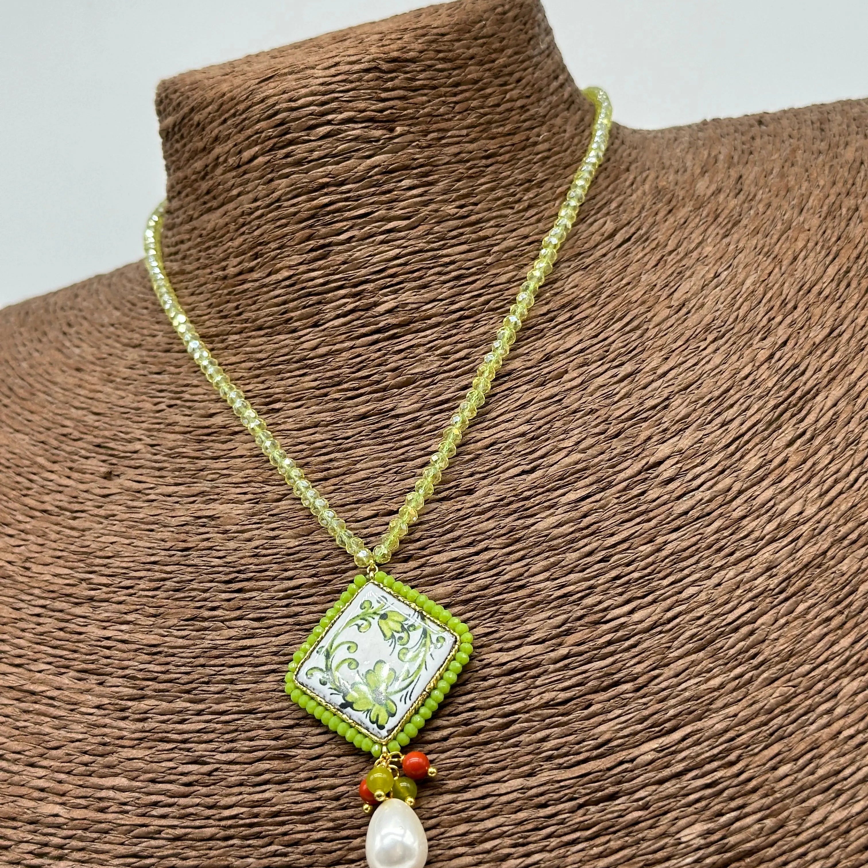 Collana Piastrella Ceramica Caltagirone Decoro Barocco, catena perline verde limone DD CERAMICHE SICILIANE