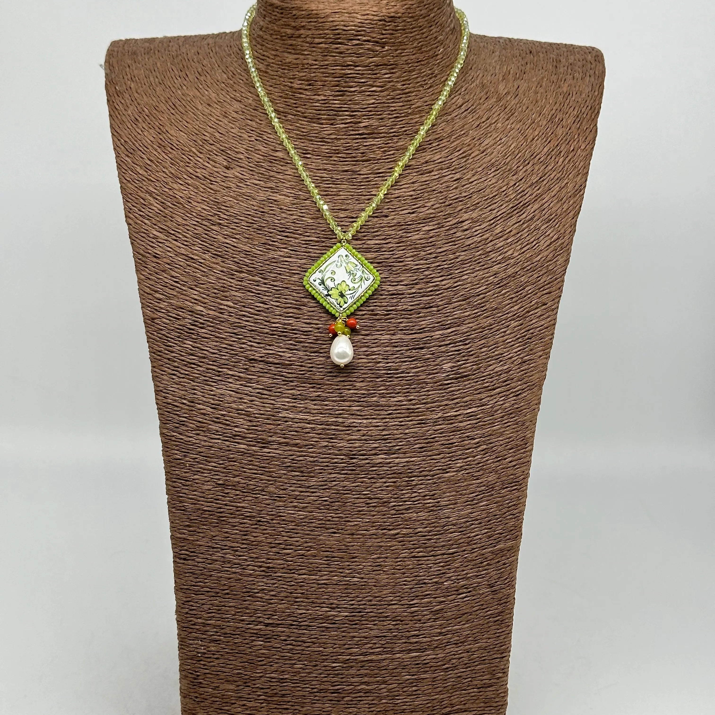 Collana Piastrella Ceramica Caltagirone Decoro Barocco, catena perline verde limone DD CERAMICHE SICILIANE
