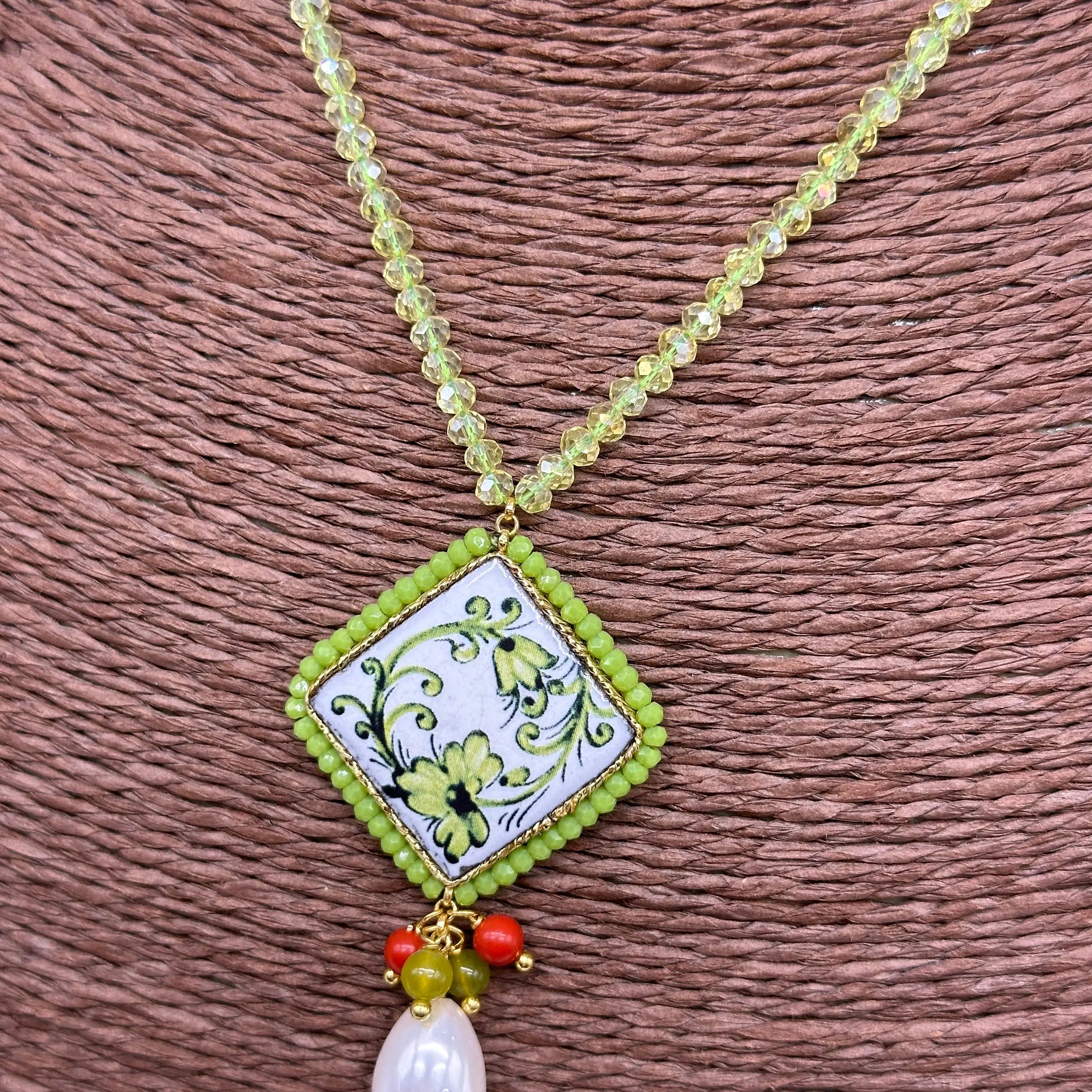 Collana Piastrella Ceramica Caltagirone Decoro Barocco, catena perline verde limone DD CERAMICHE SICILIANE
