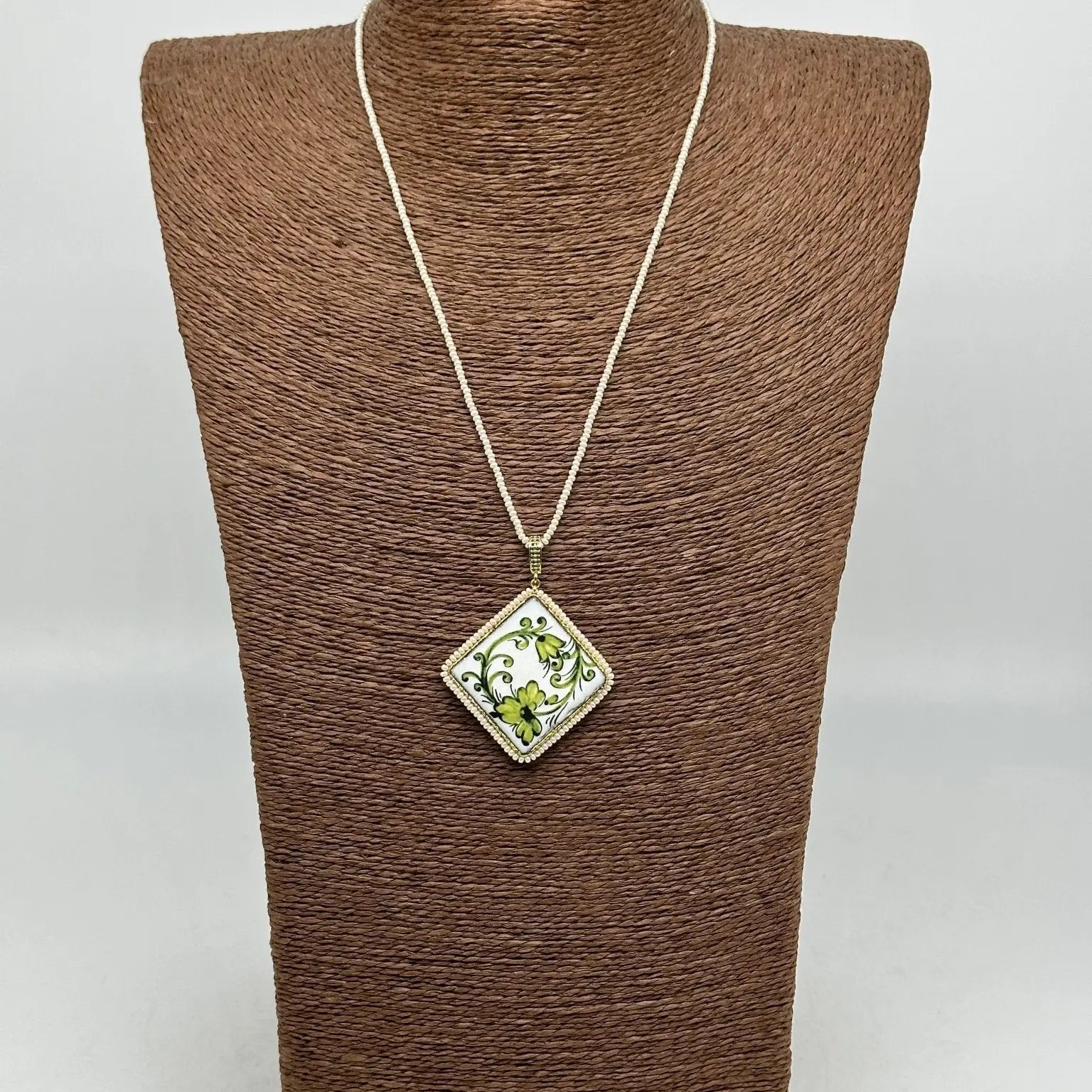 Collana Piastrella Ceramica Caltagirone Decoro Barocco Verde catena perline bianche - COLLANA