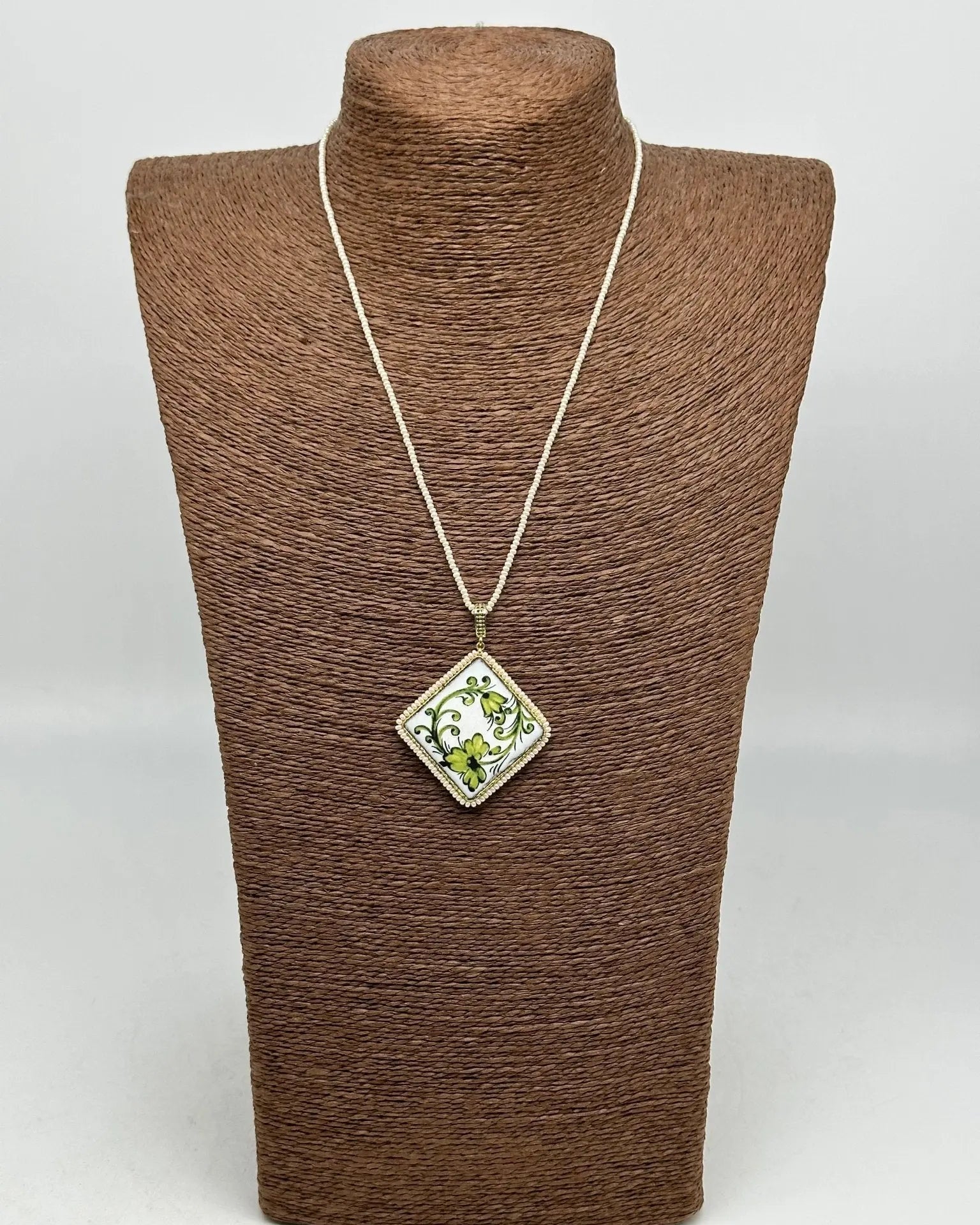 Collana Piastrella Ceramica Caltagirone Decoro Barocco Verde catena perline bianche - COLLANA