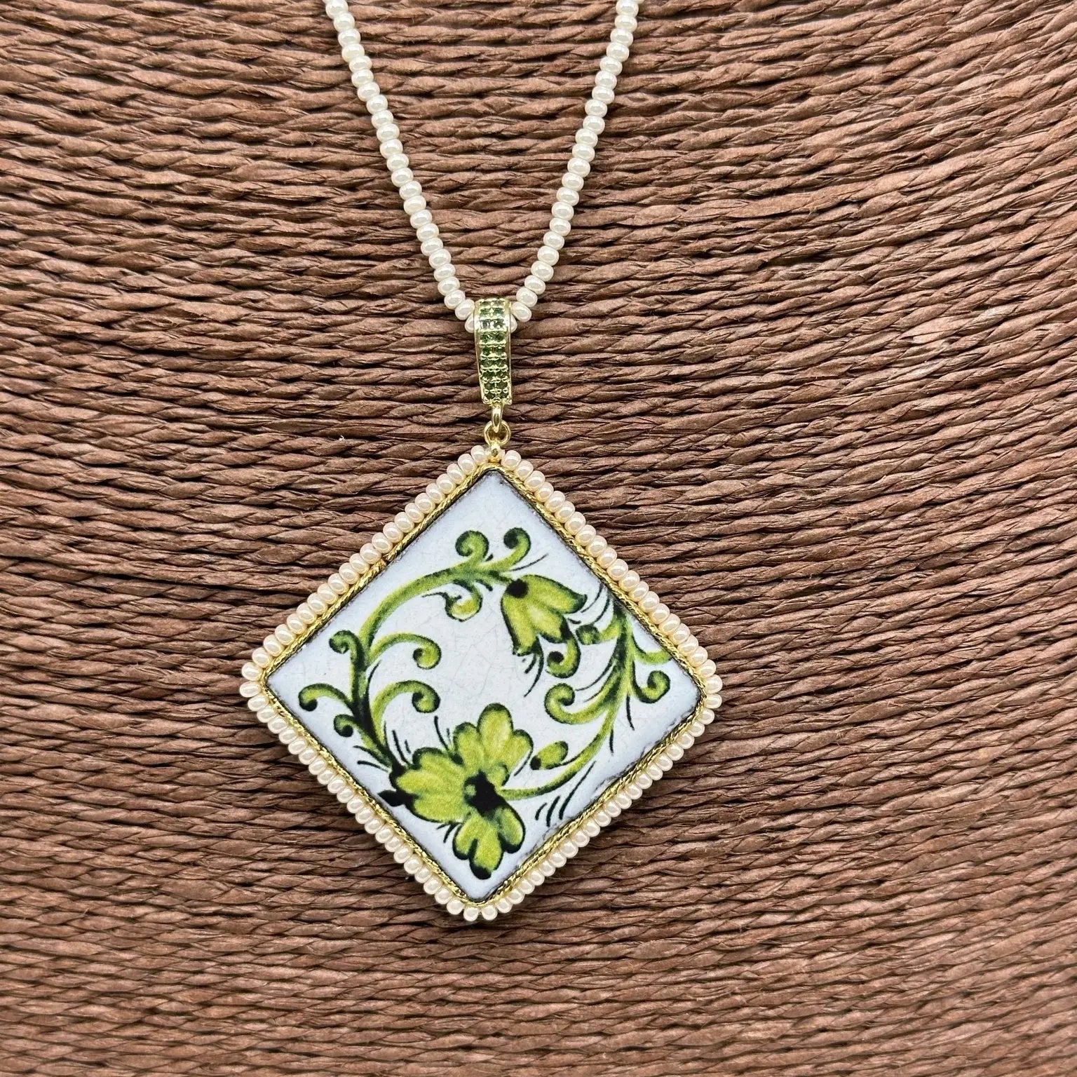 Collana Piastrella Ceramica Caltagirone Decoro Barocco Verde catena perline bianche - COLLANA