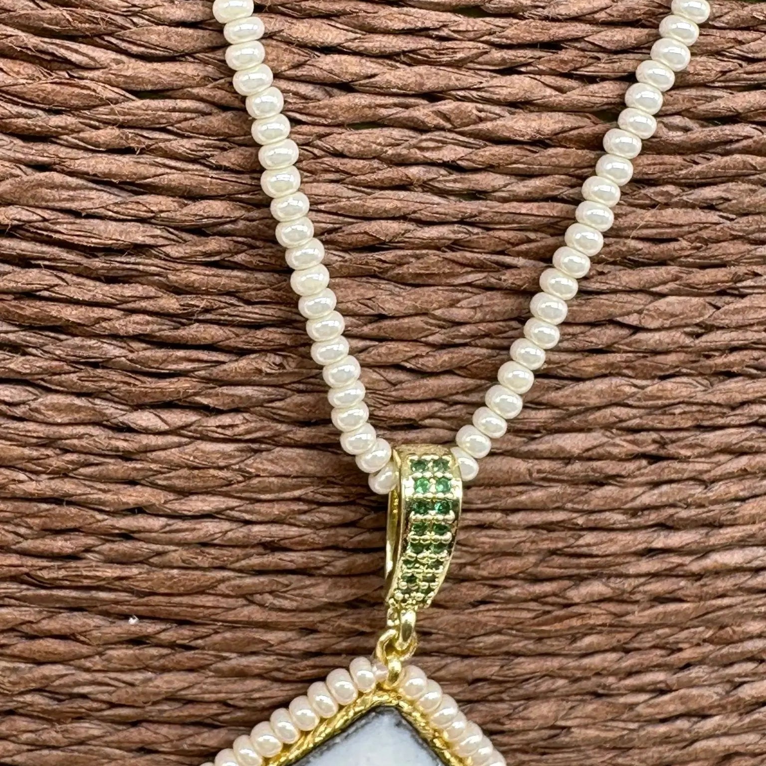 Collana Piastrella Ceramica Caltagirone Decoro Barocco Verde catena perline bianche - COLLANA