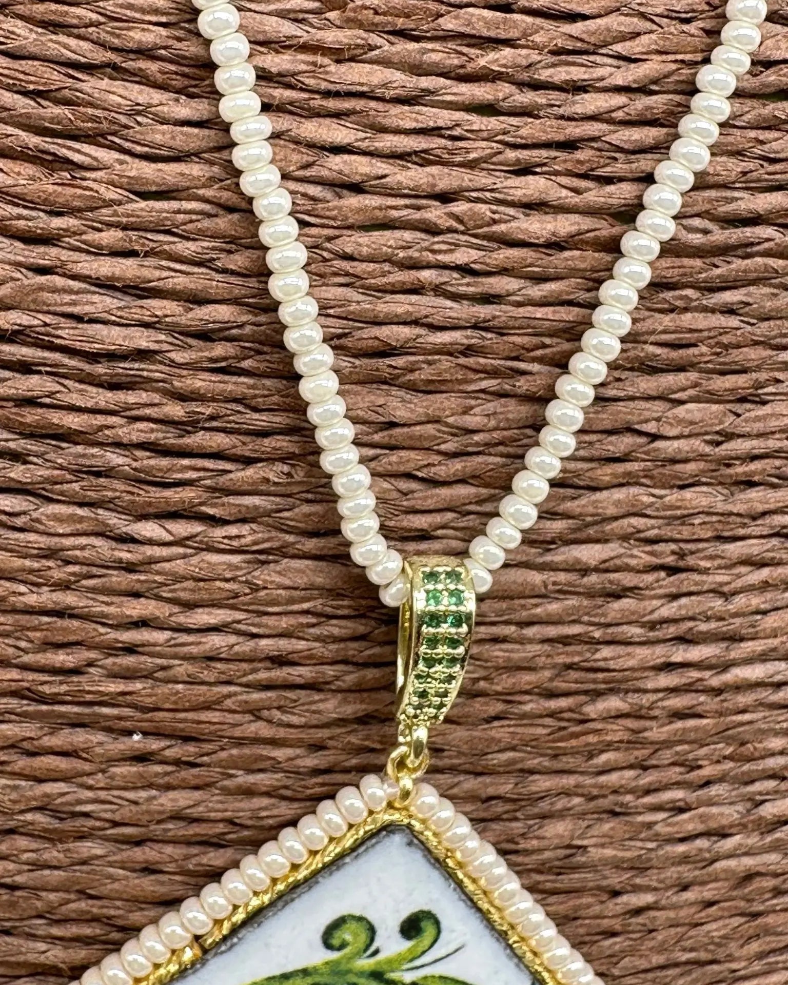 Collana Piastrella Ceramica Caltagirone Decoro Barocco Verde catena perline bianche - COLLANA
